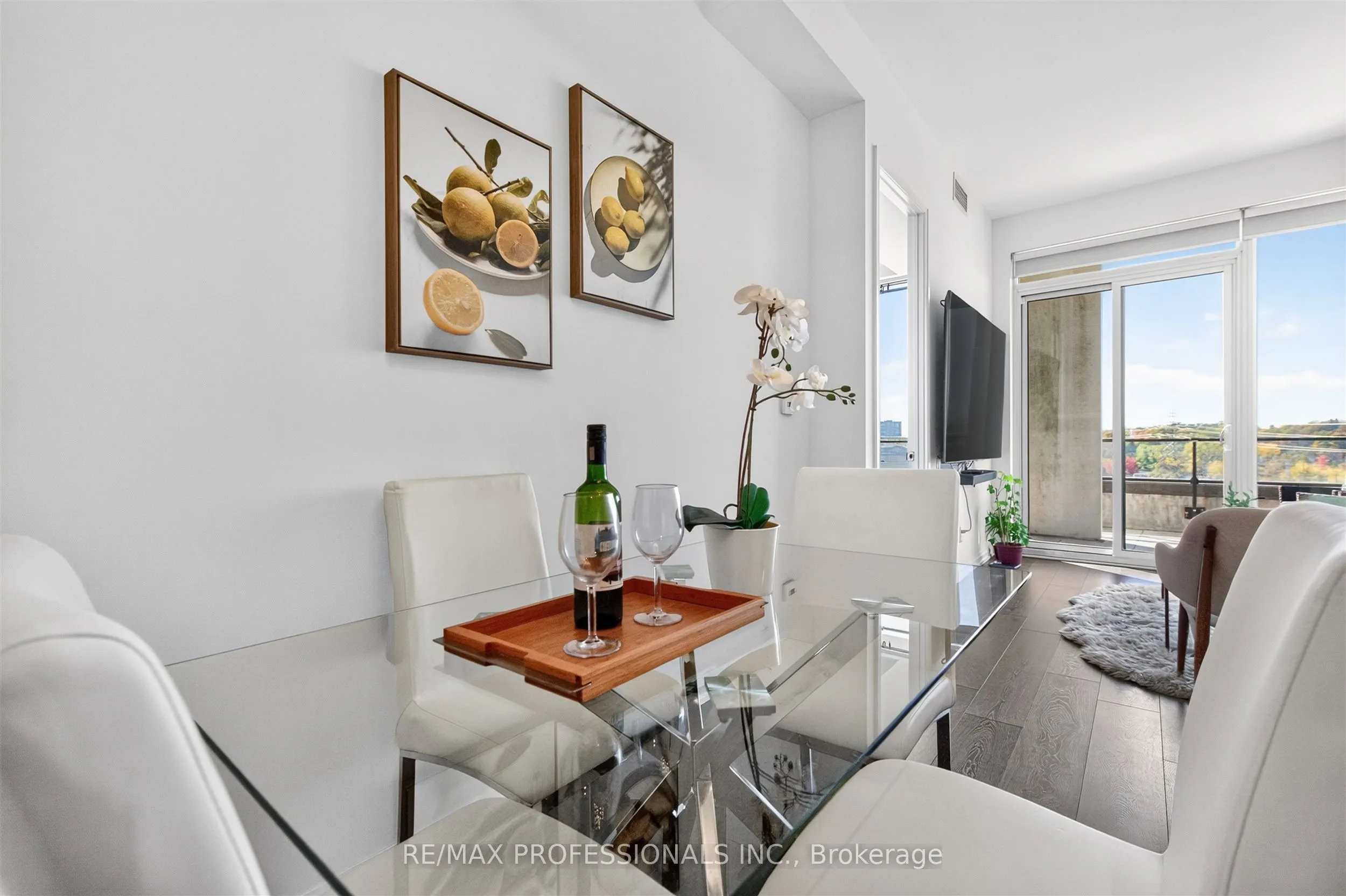 4208 Dundas Street W #609