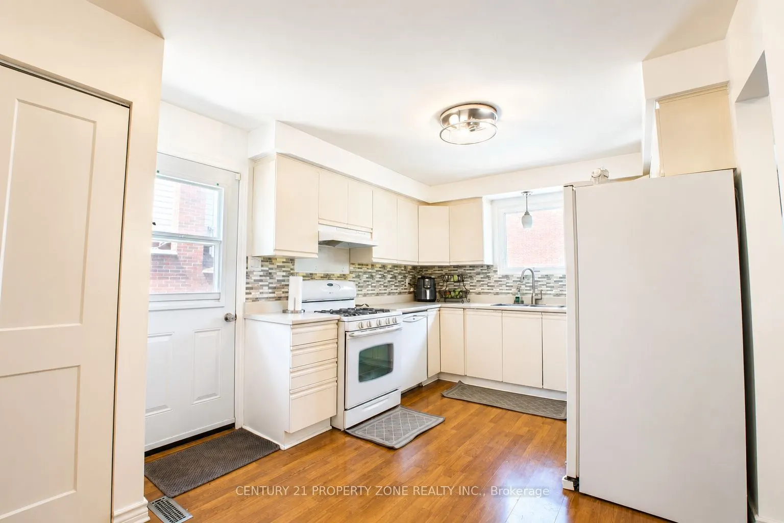 27 Madrid Crescent N