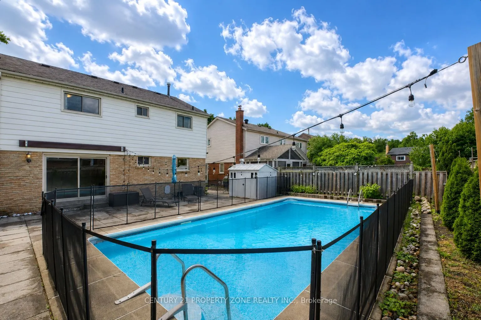 27 Madrid Crescent N