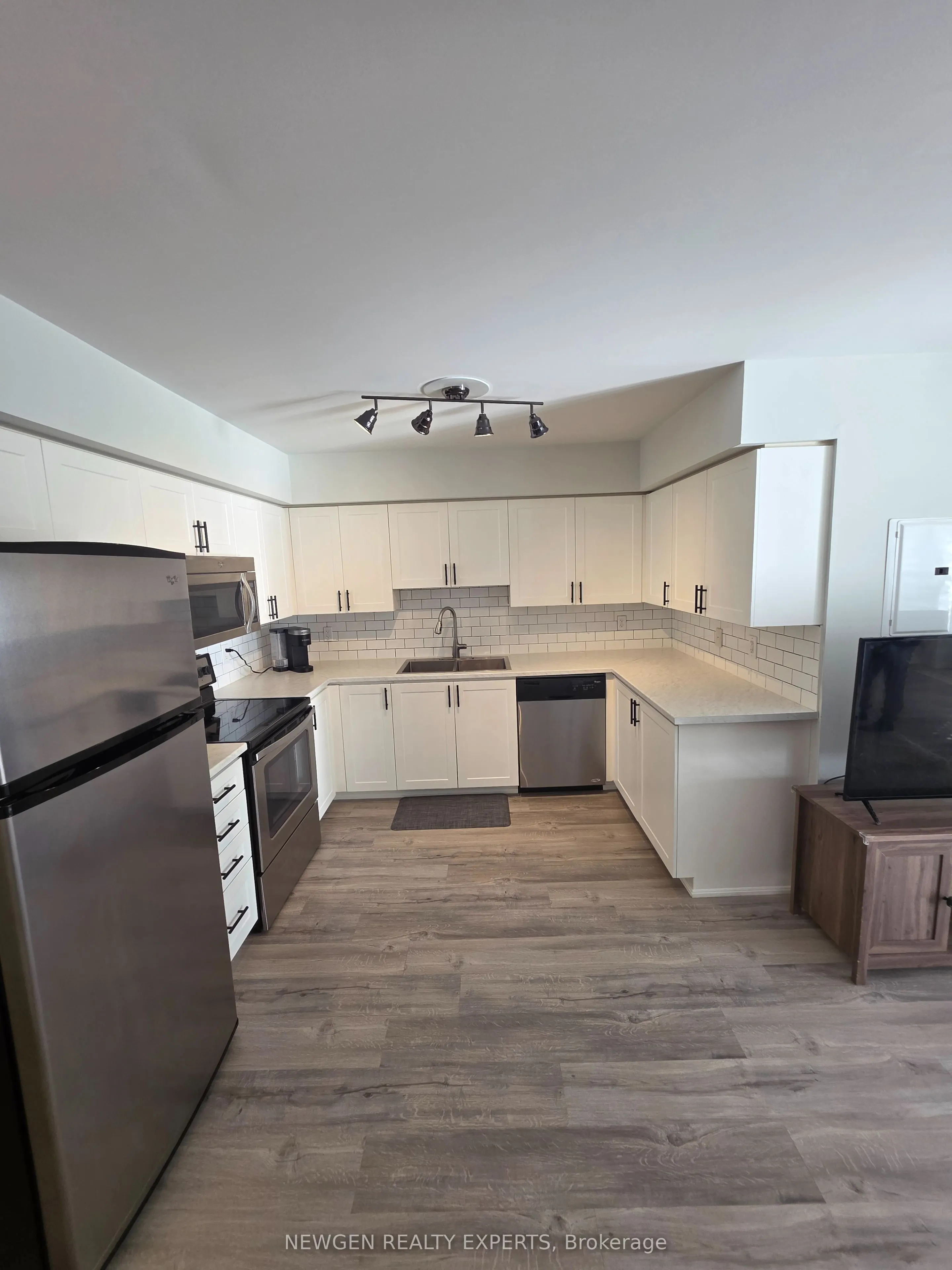 2468 Post Road #28