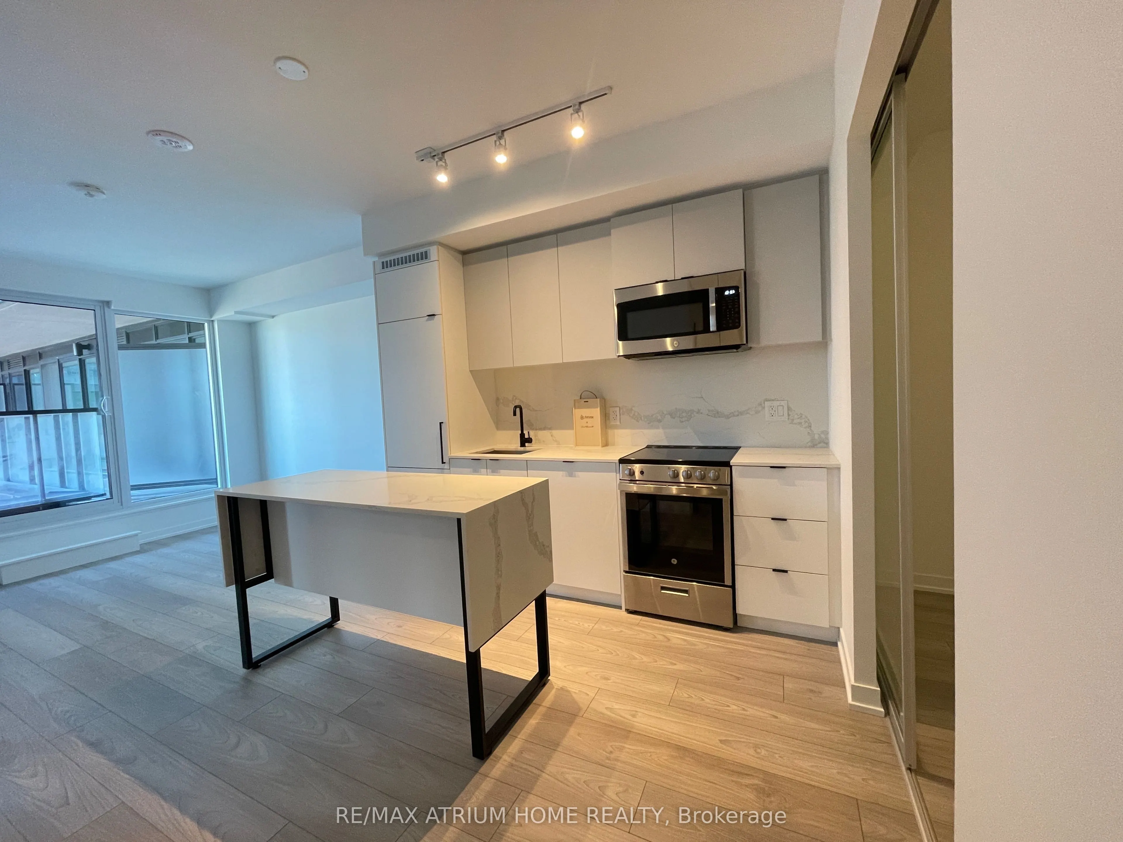 285 Dufferin Street W #630