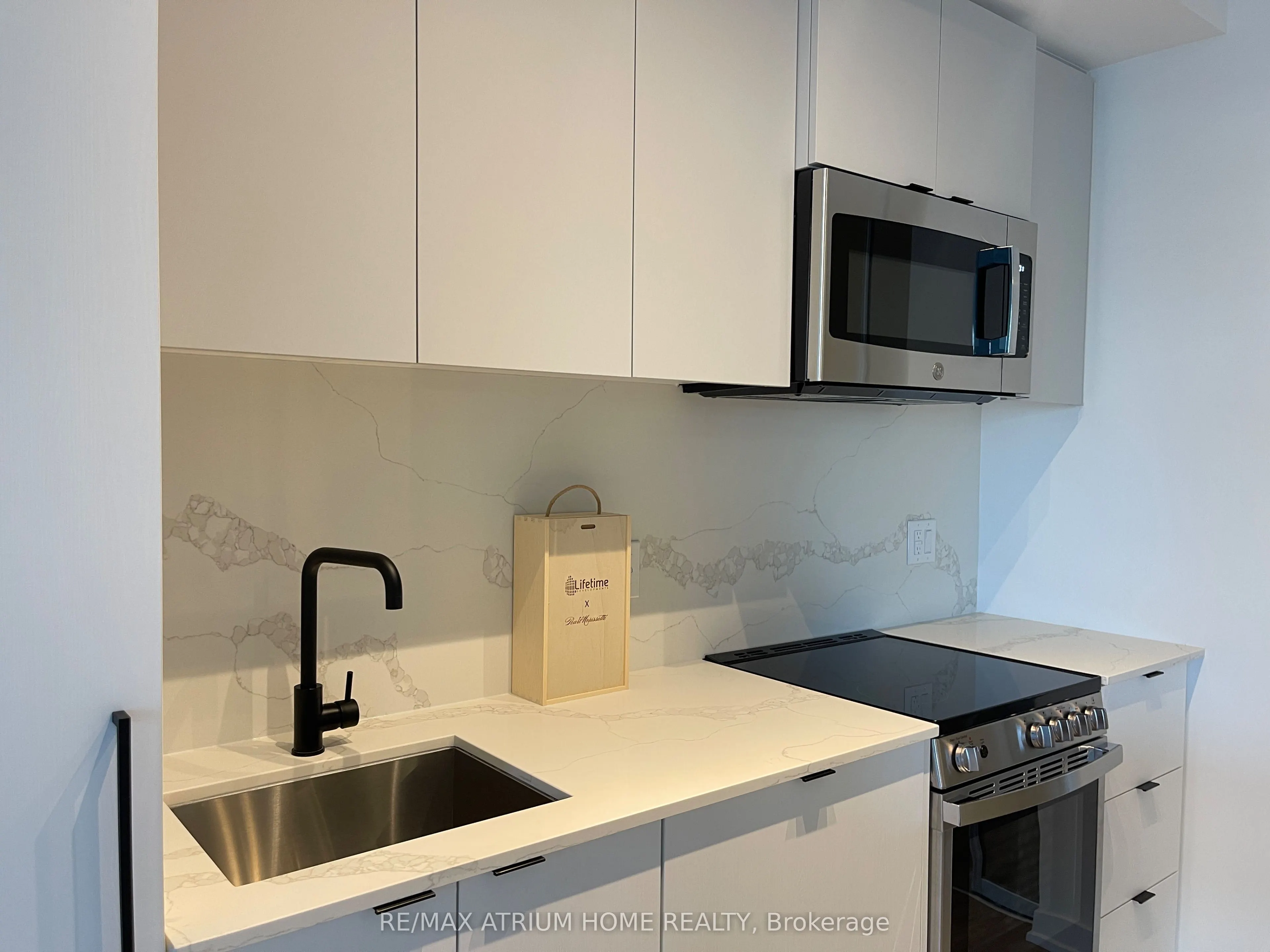 285 Dufferin Street W #630