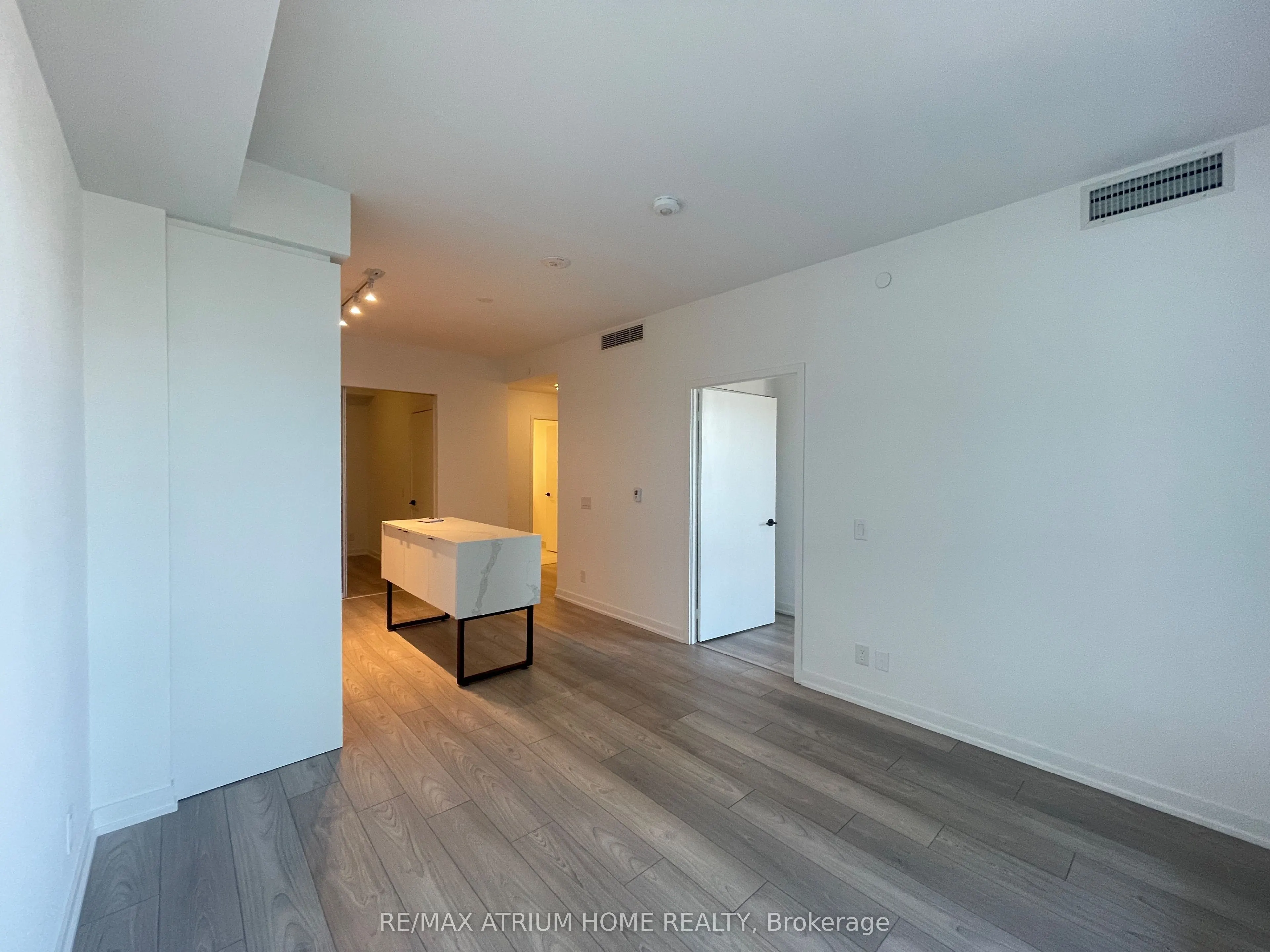 285 Dufferin Street W #630