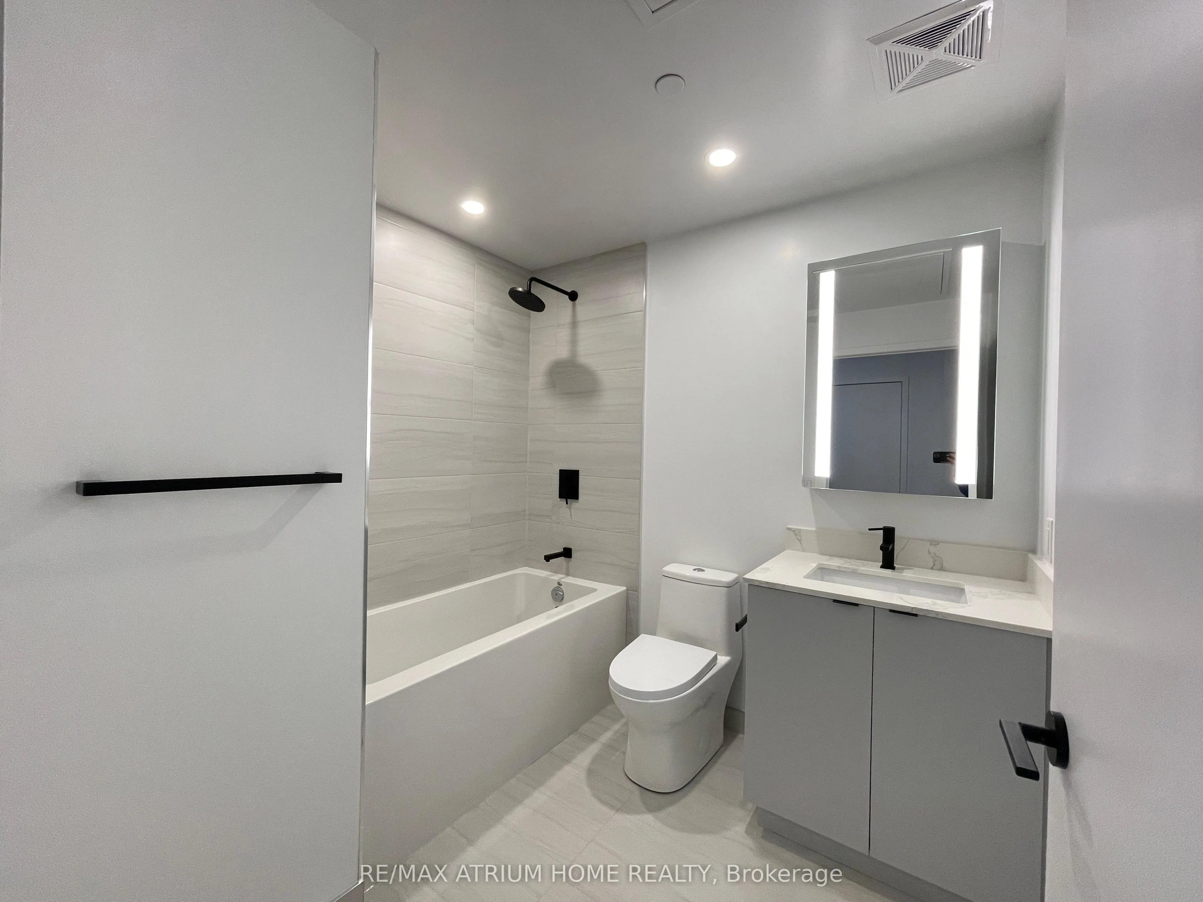 285 Dufferin Street W #630