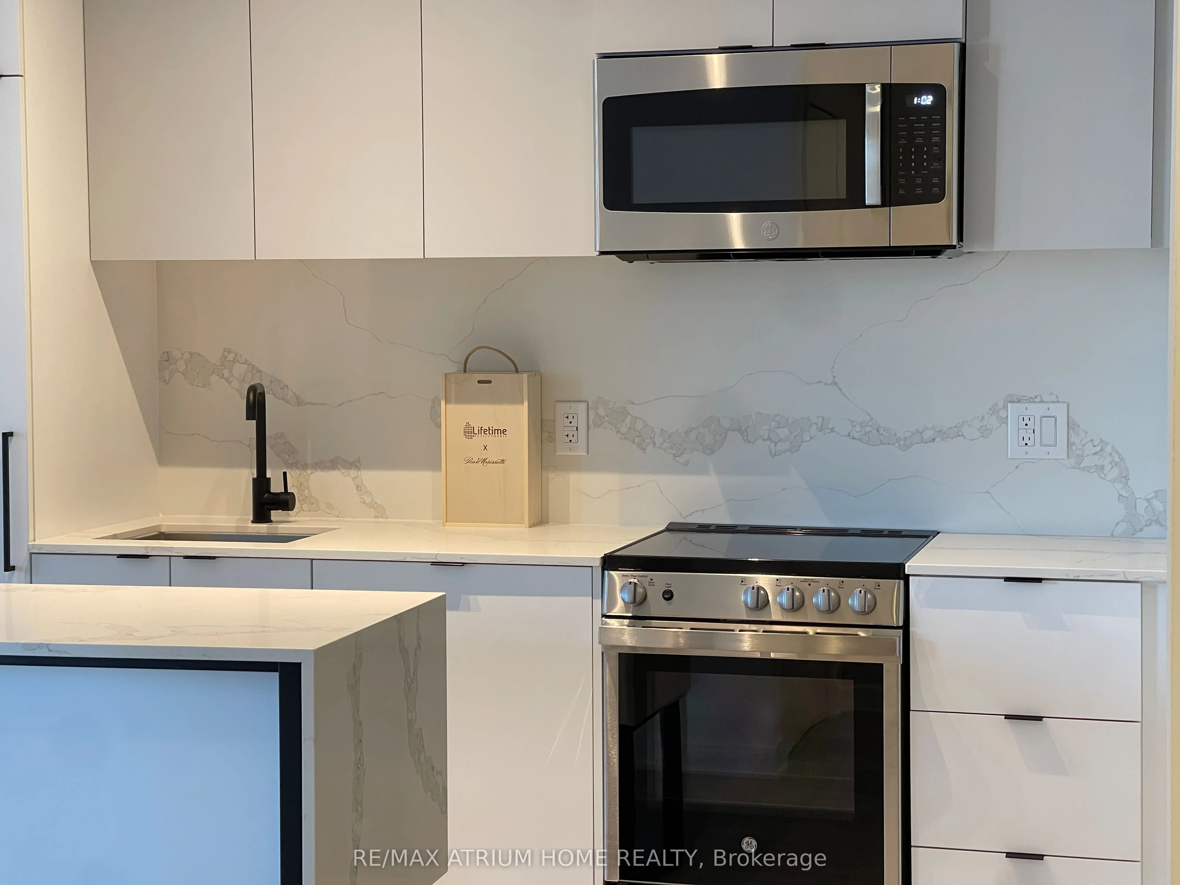 285 Dufferin Street W #630