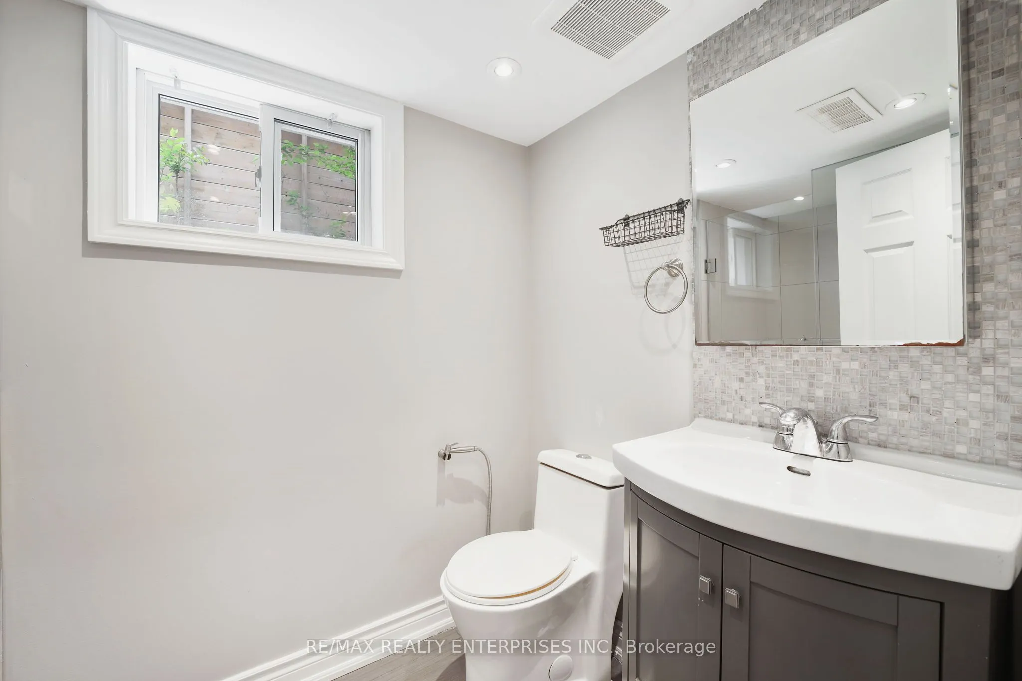 15 Delroy Drive
