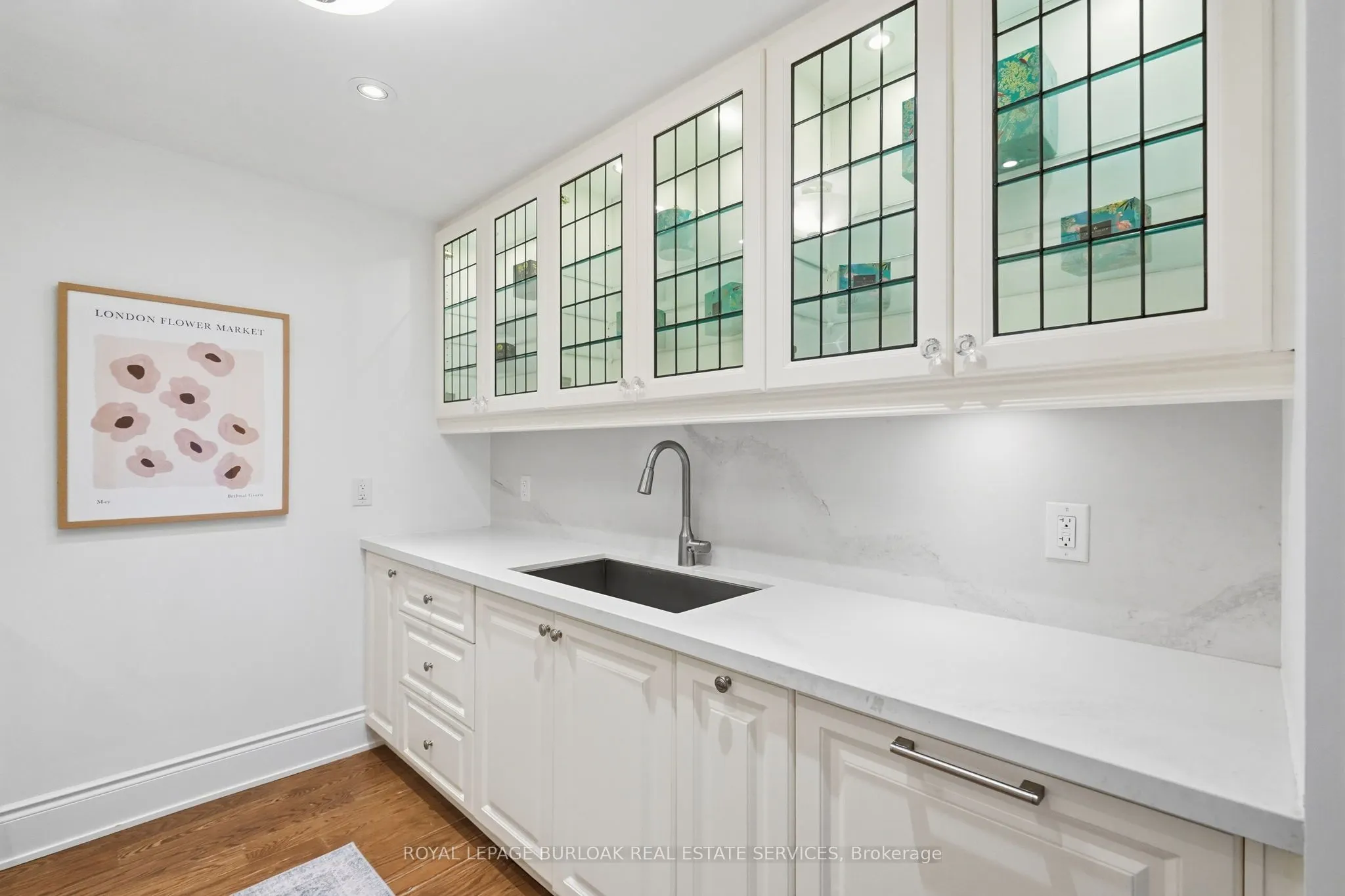 3500 Lakeshore Road W #711