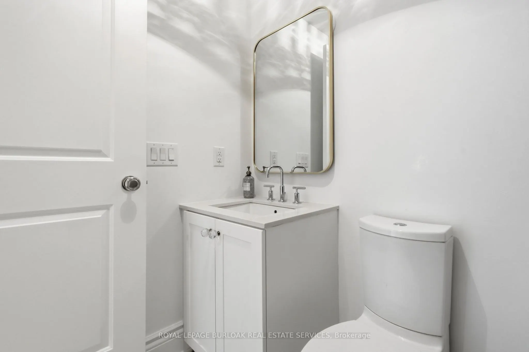 3500 Lakeshore Road W #711