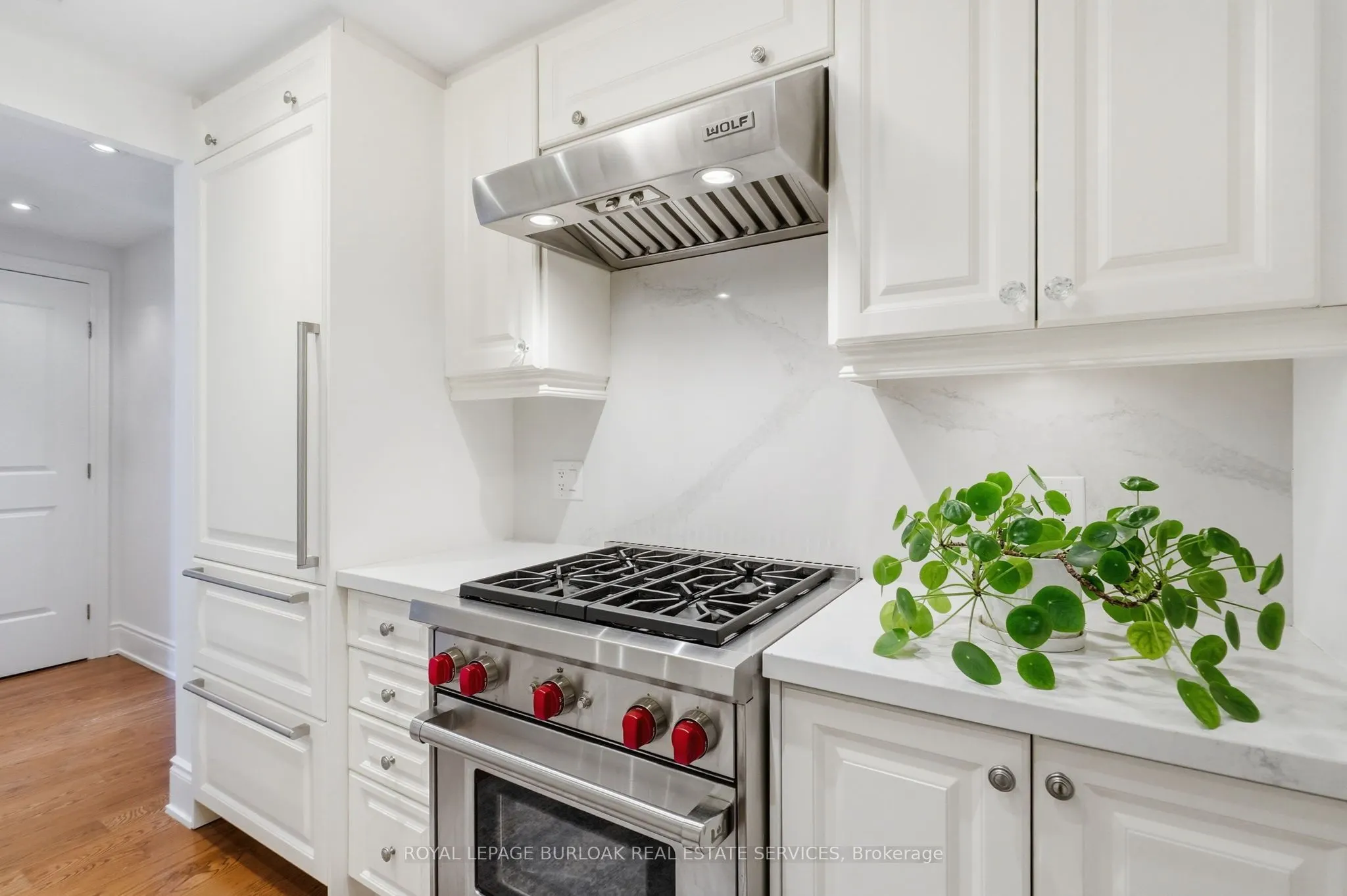 3500 Lakeshore Road W #711
