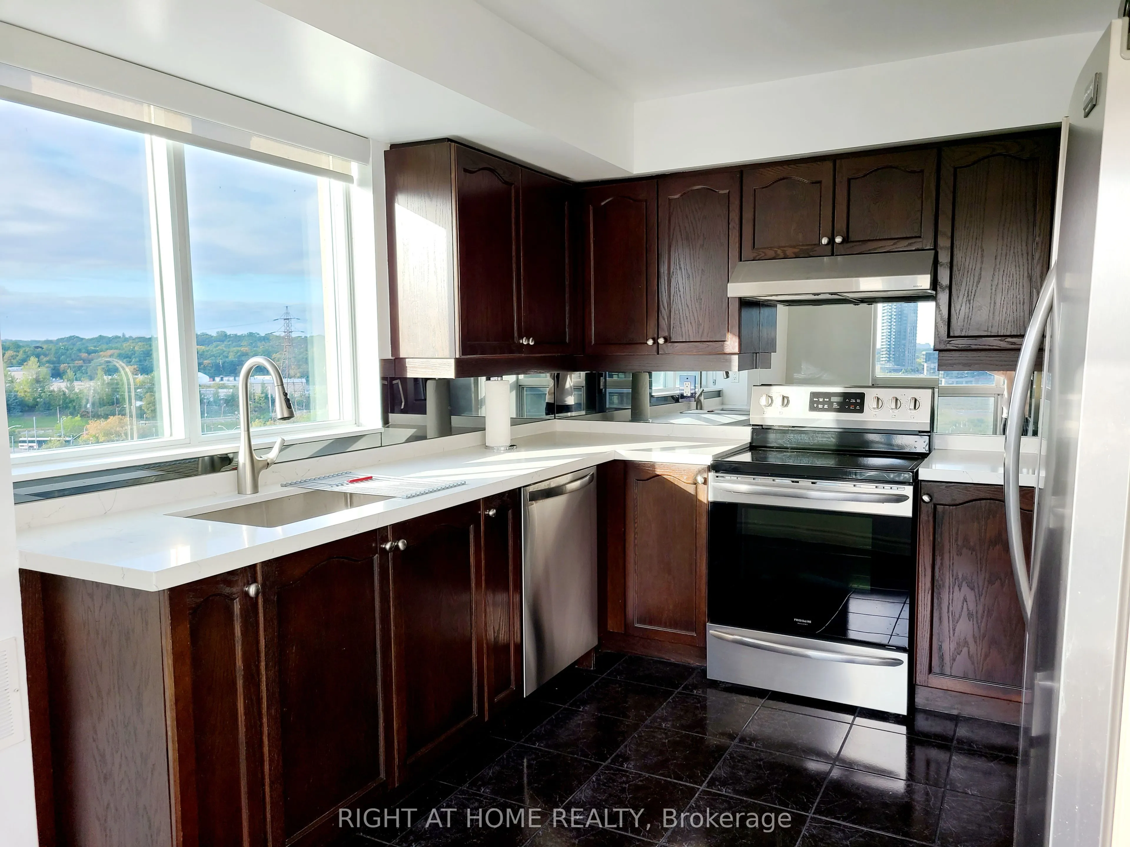 2111 Lake Shore Boulevard W #1008