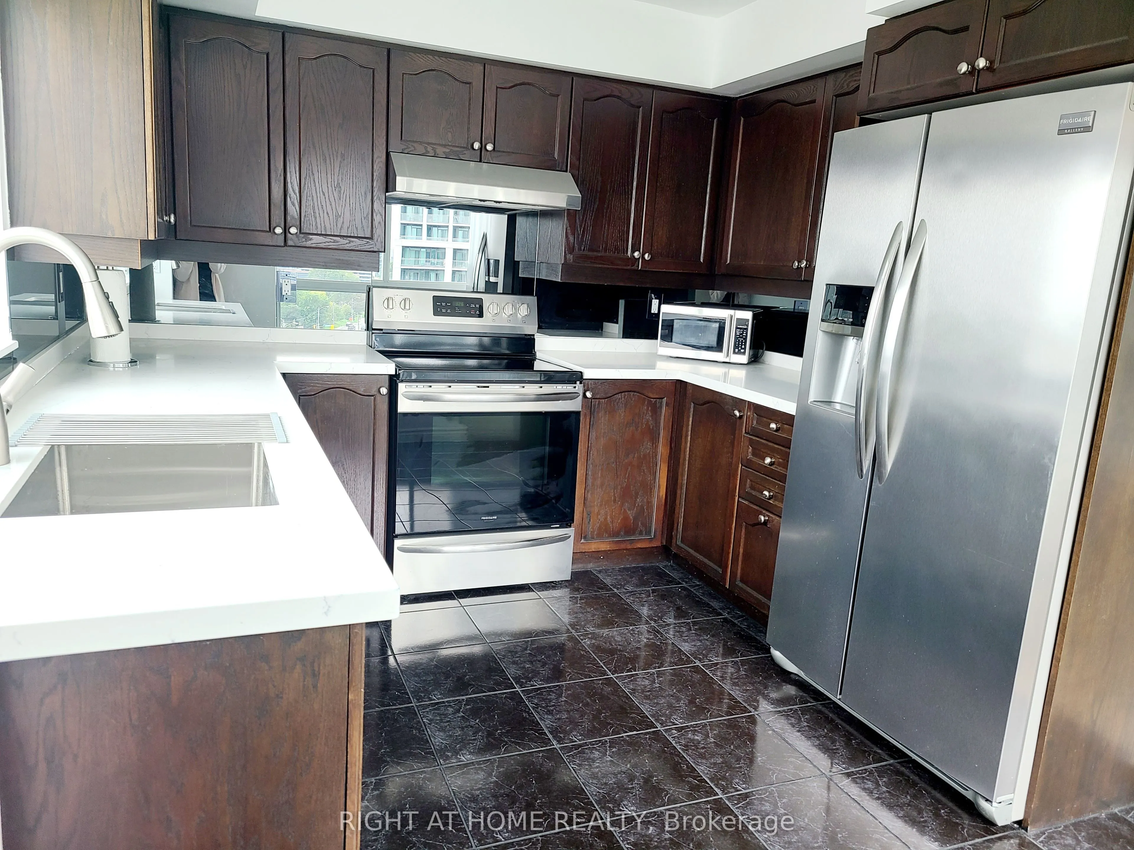 2111 Lake Shore Boulevard W #1008