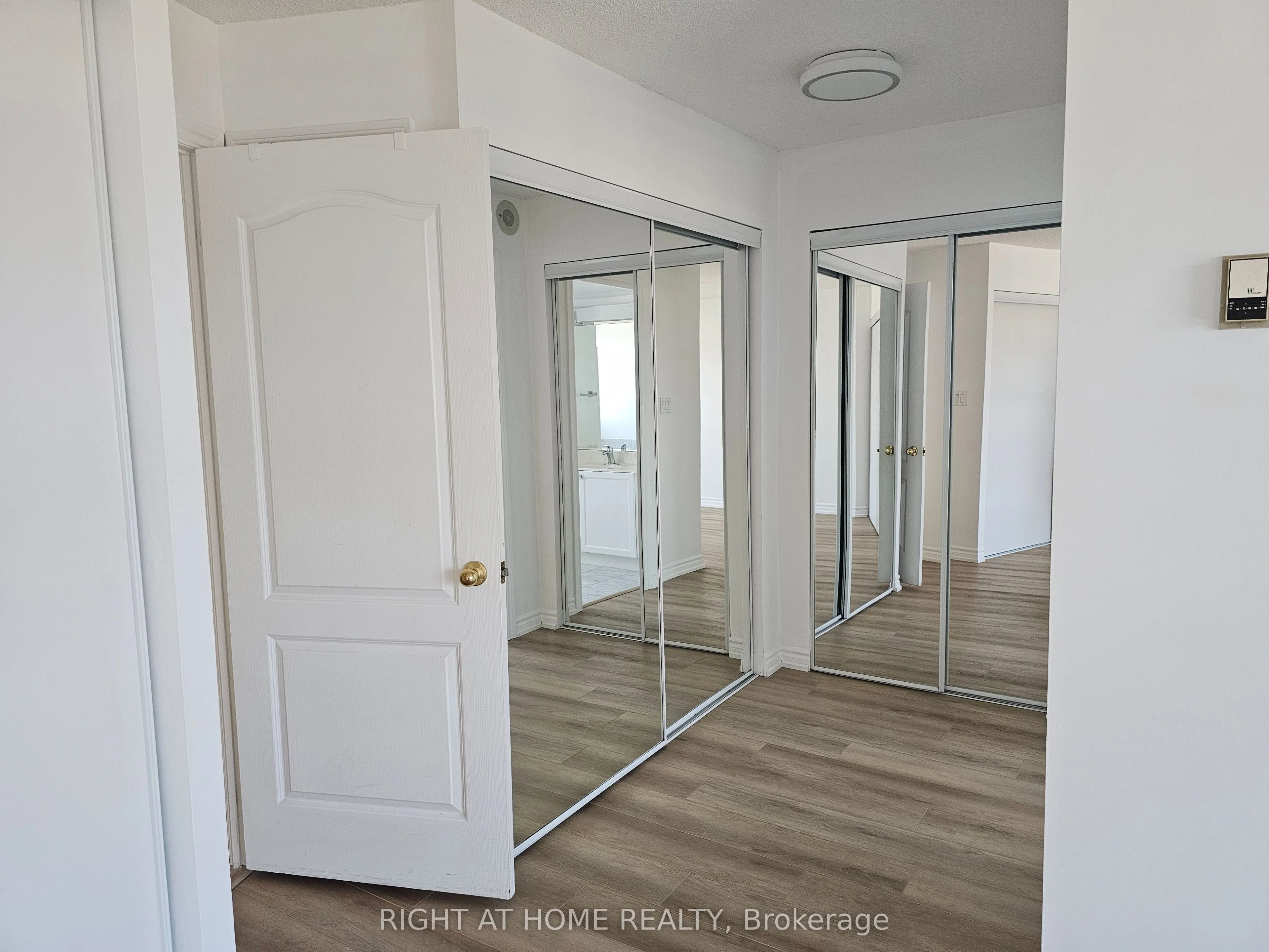 2111 Lake Shore Boulevard W #1008