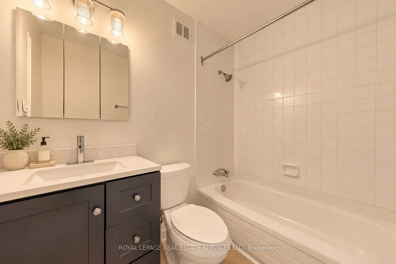 2001 Bonnymede Drive #208