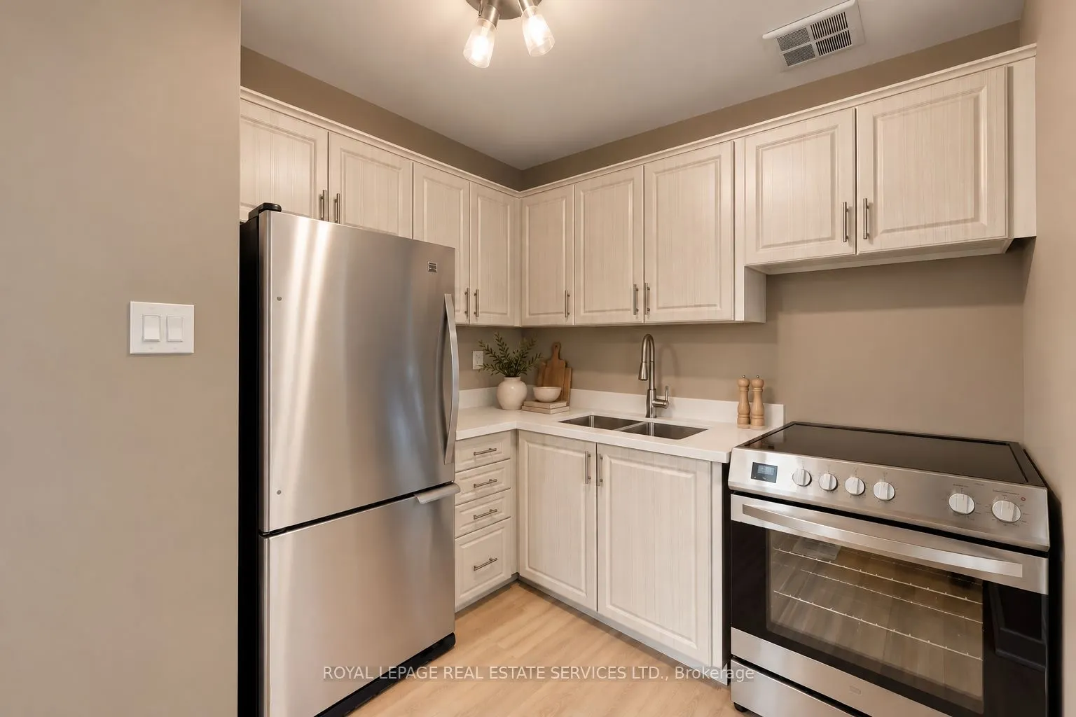 2001 Bonnymede Drive #208