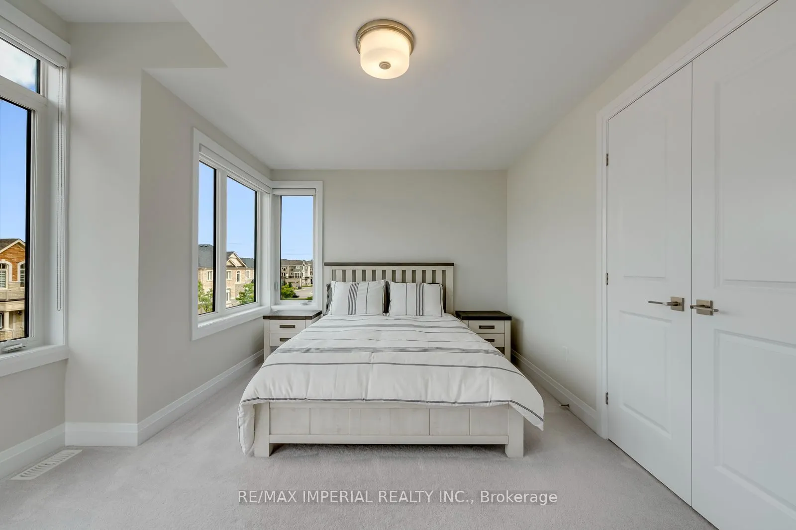 4044 Channing Crescent