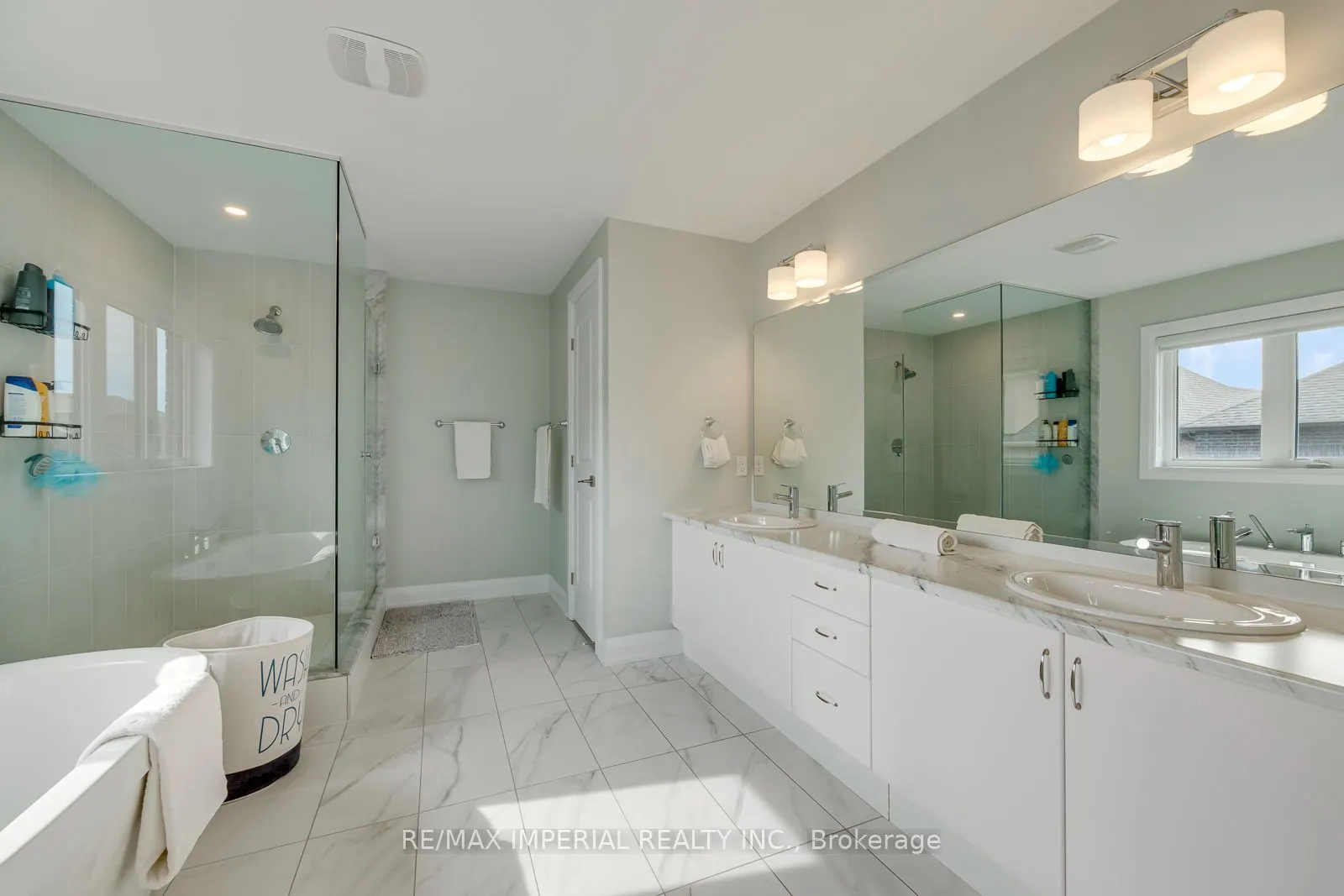 4044 Channing Crescent