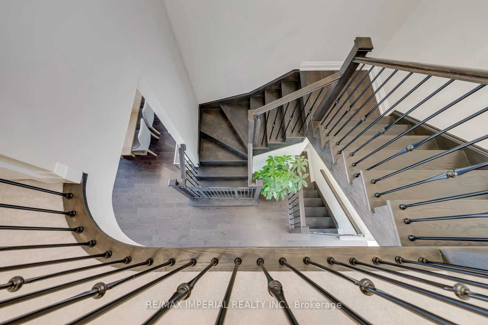 4044 Channing Crescent