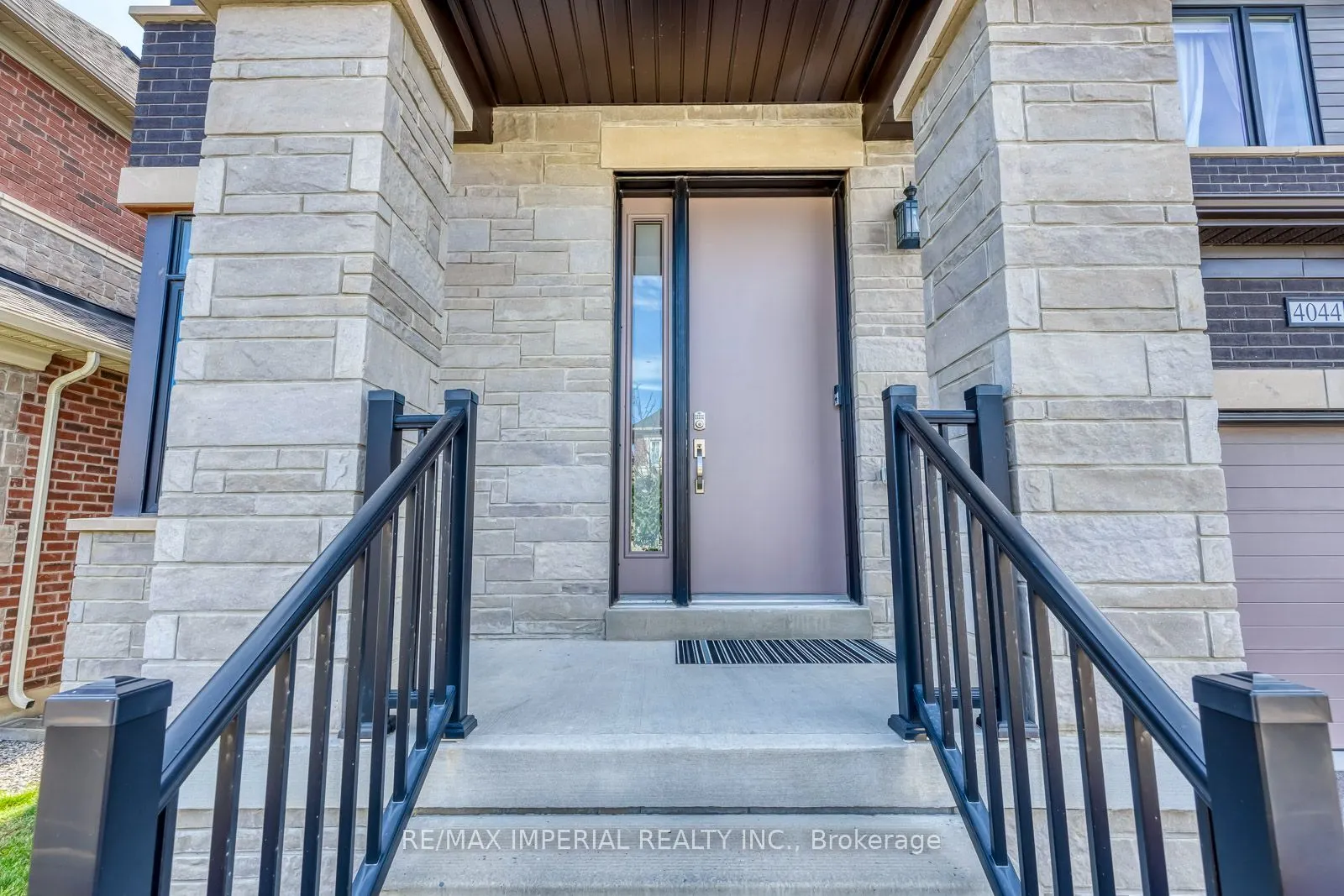 4044 Channing Crescent