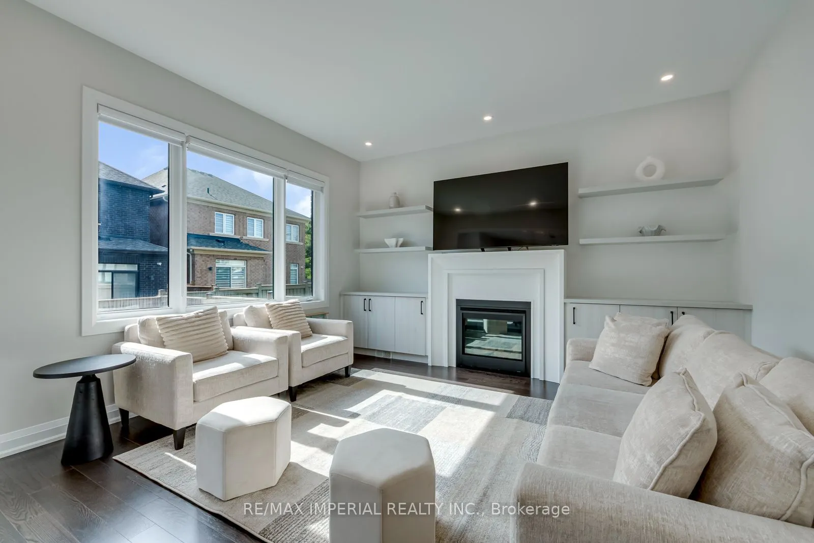 4044 Channing Crescent