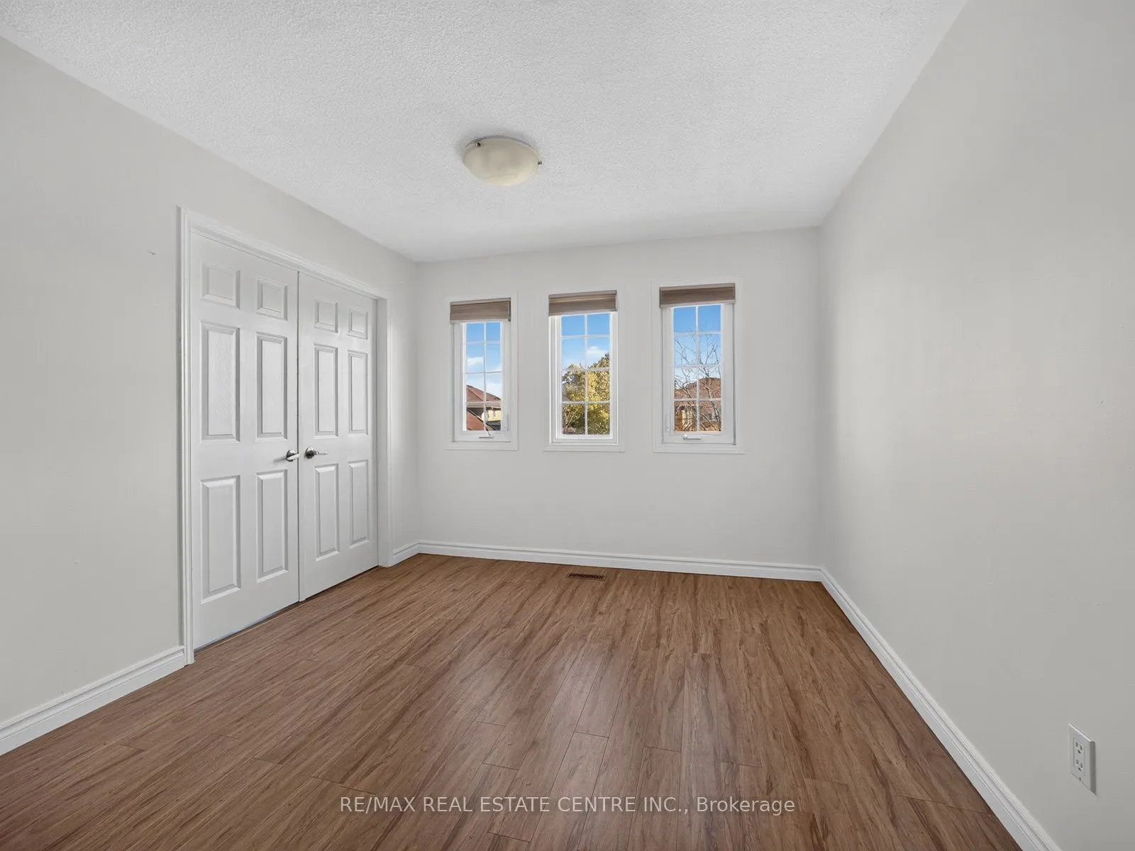 15 Hedgerow Avenue