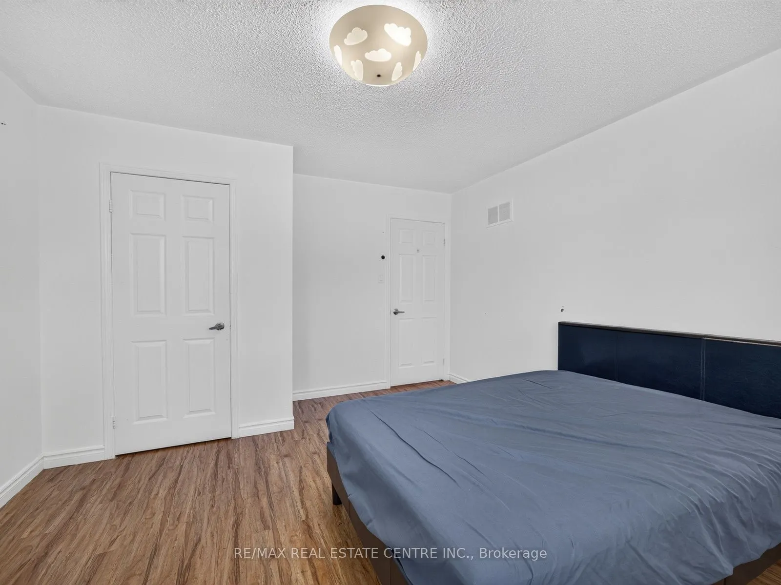 15 Hedgerow Avenue