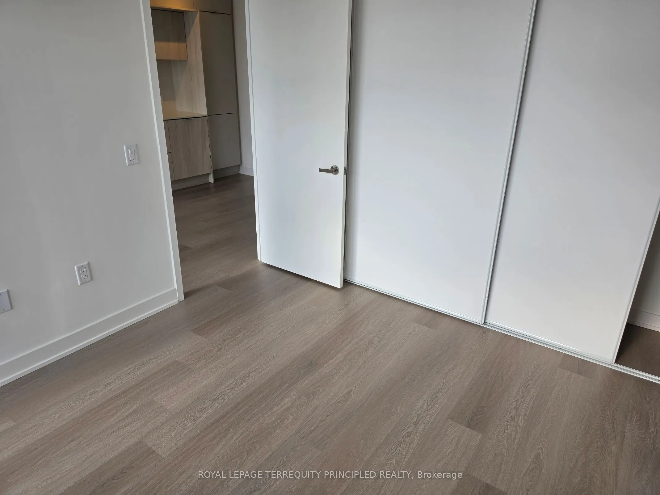 448 Burnhamthorpe Road W #517