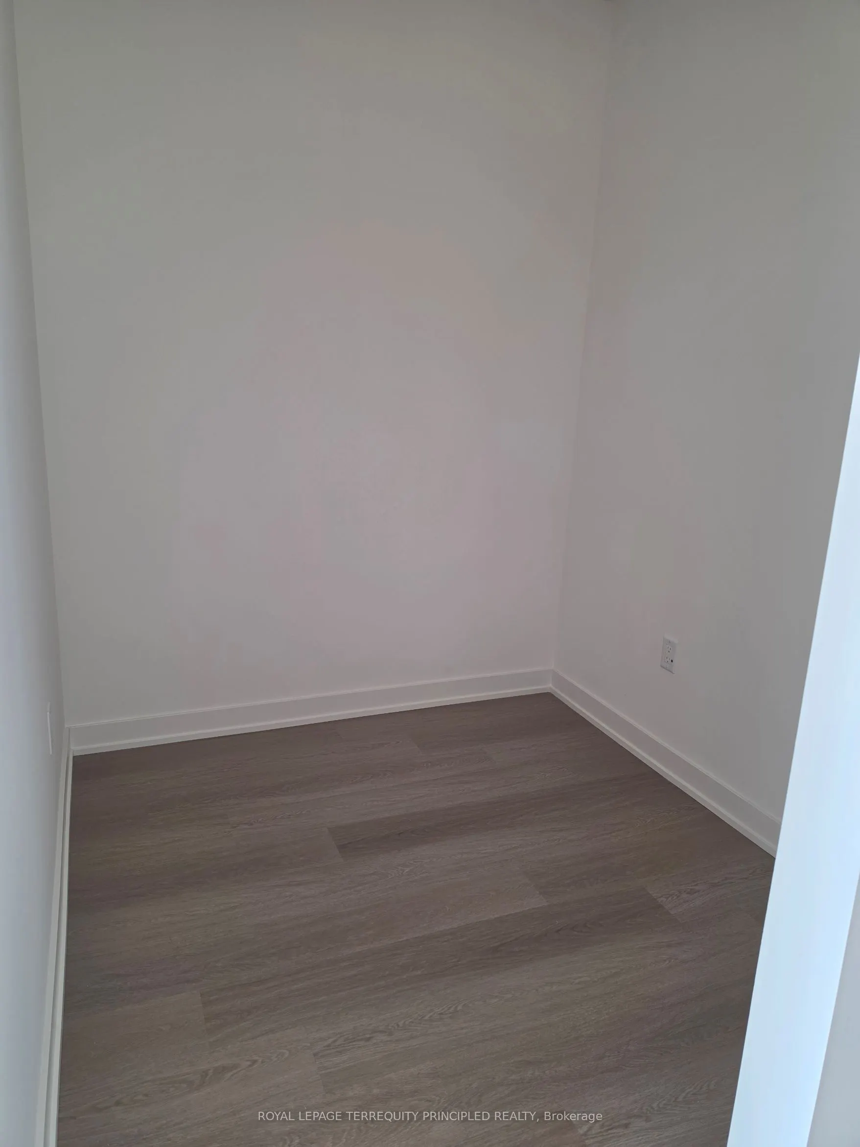 448 Burnhamthorpe Road W #517
