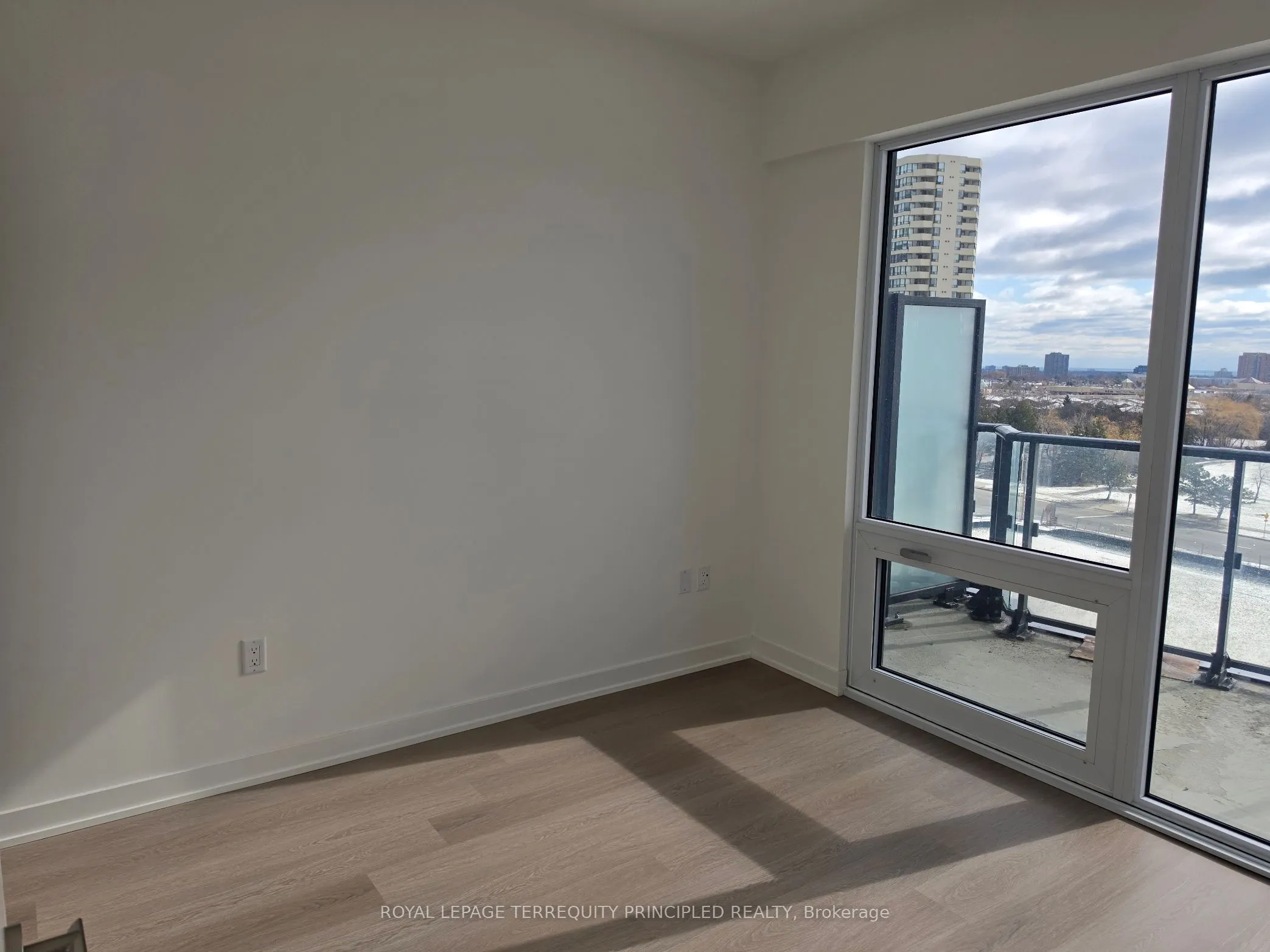 448 Burnhamthorpe Road W #517