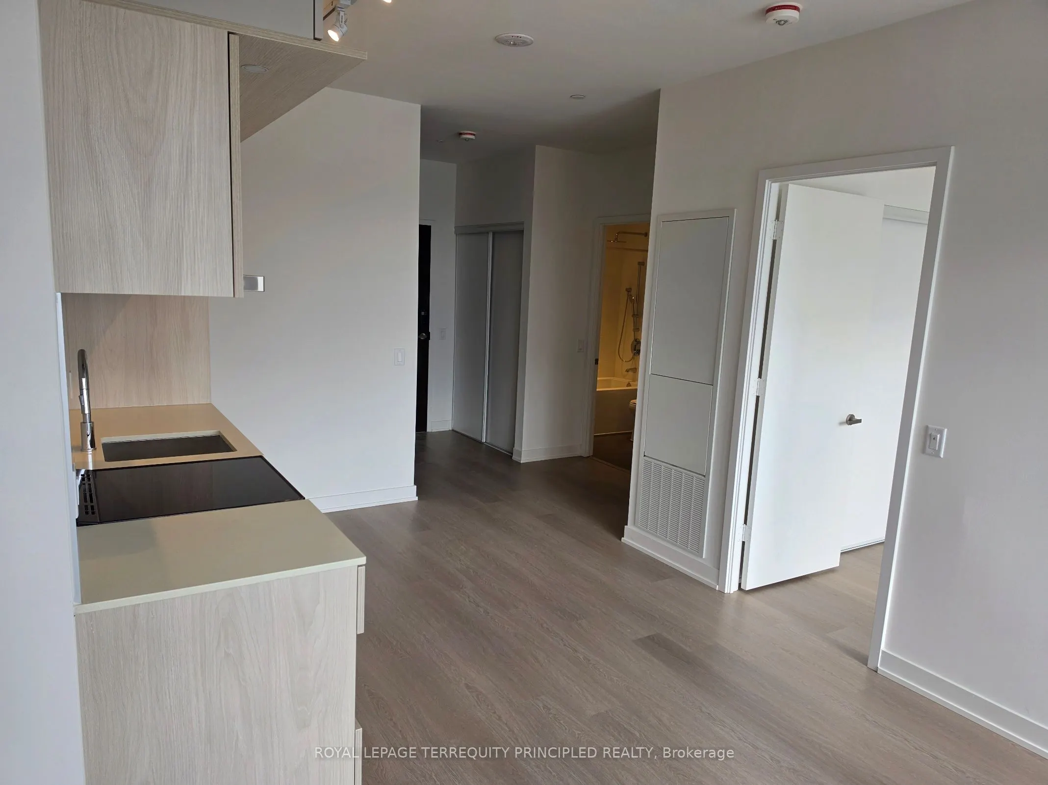 448 Burnhamthorpe Road W #517