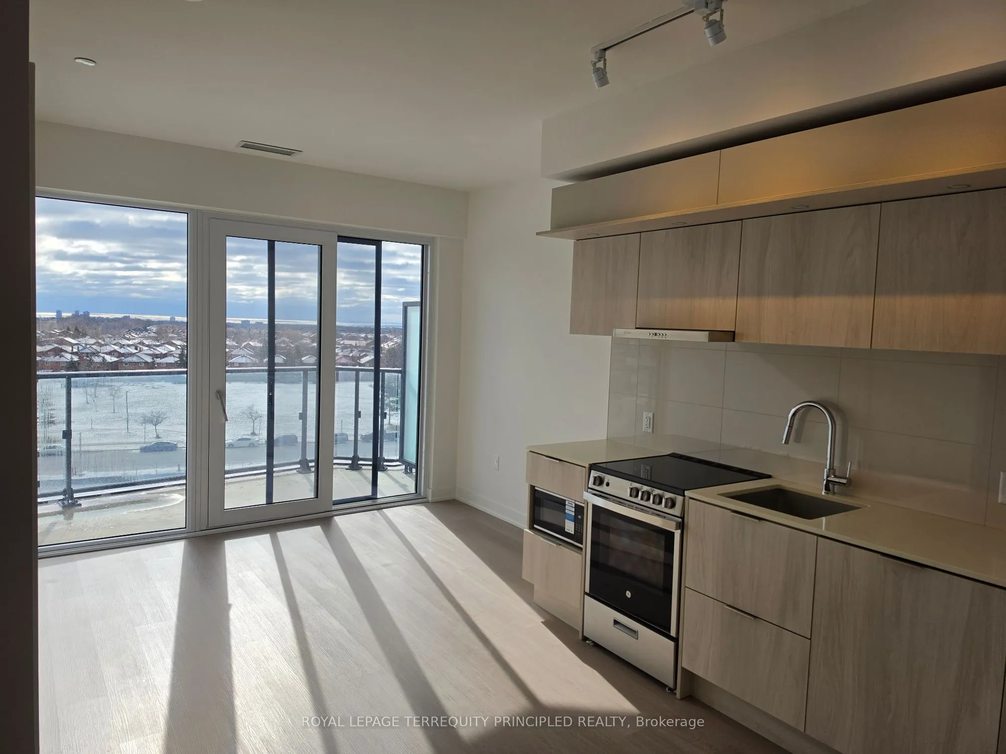 448 Burnhamthorpe Road W #517