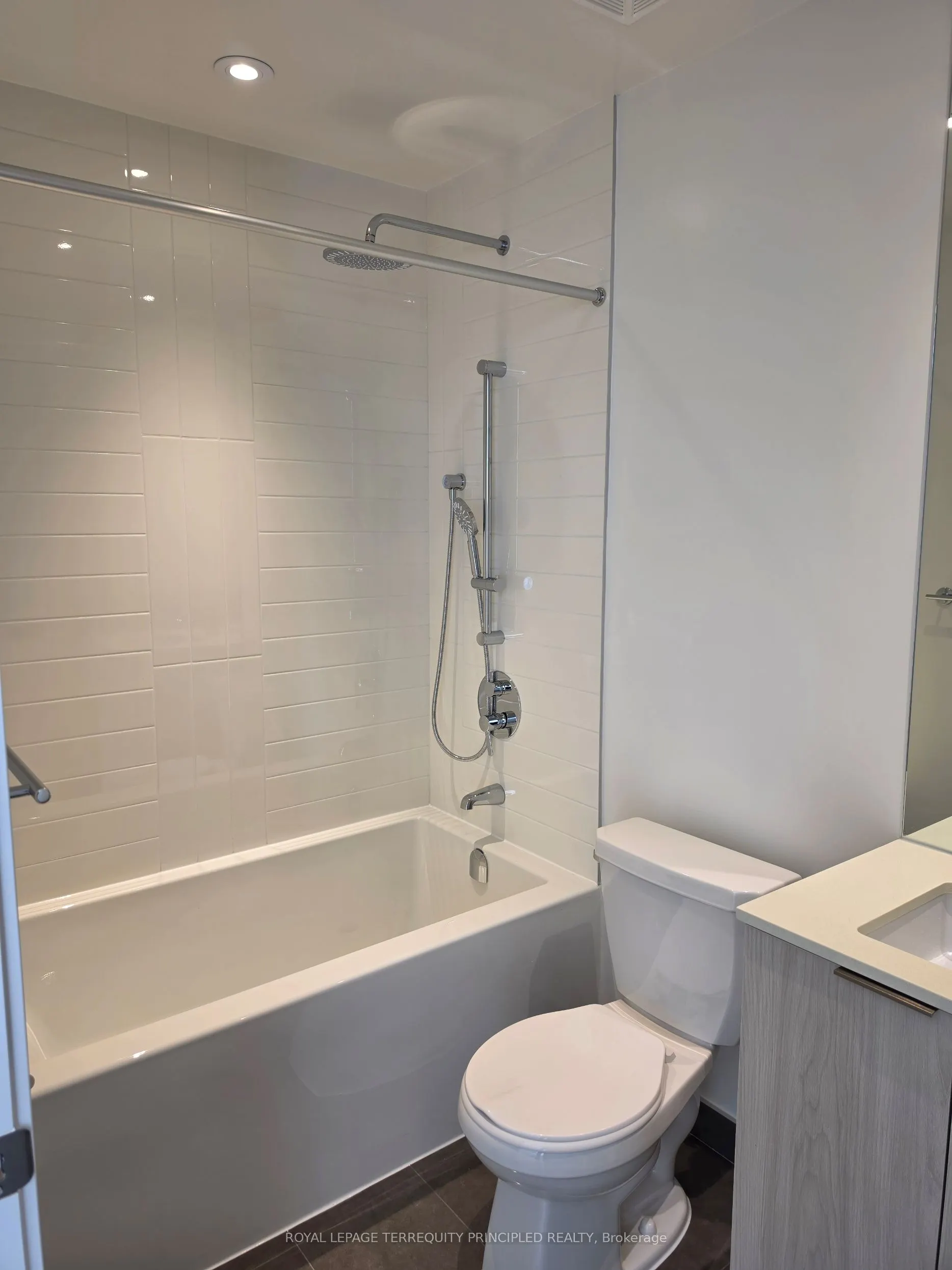 448 Burnhamthorpe Road W #517