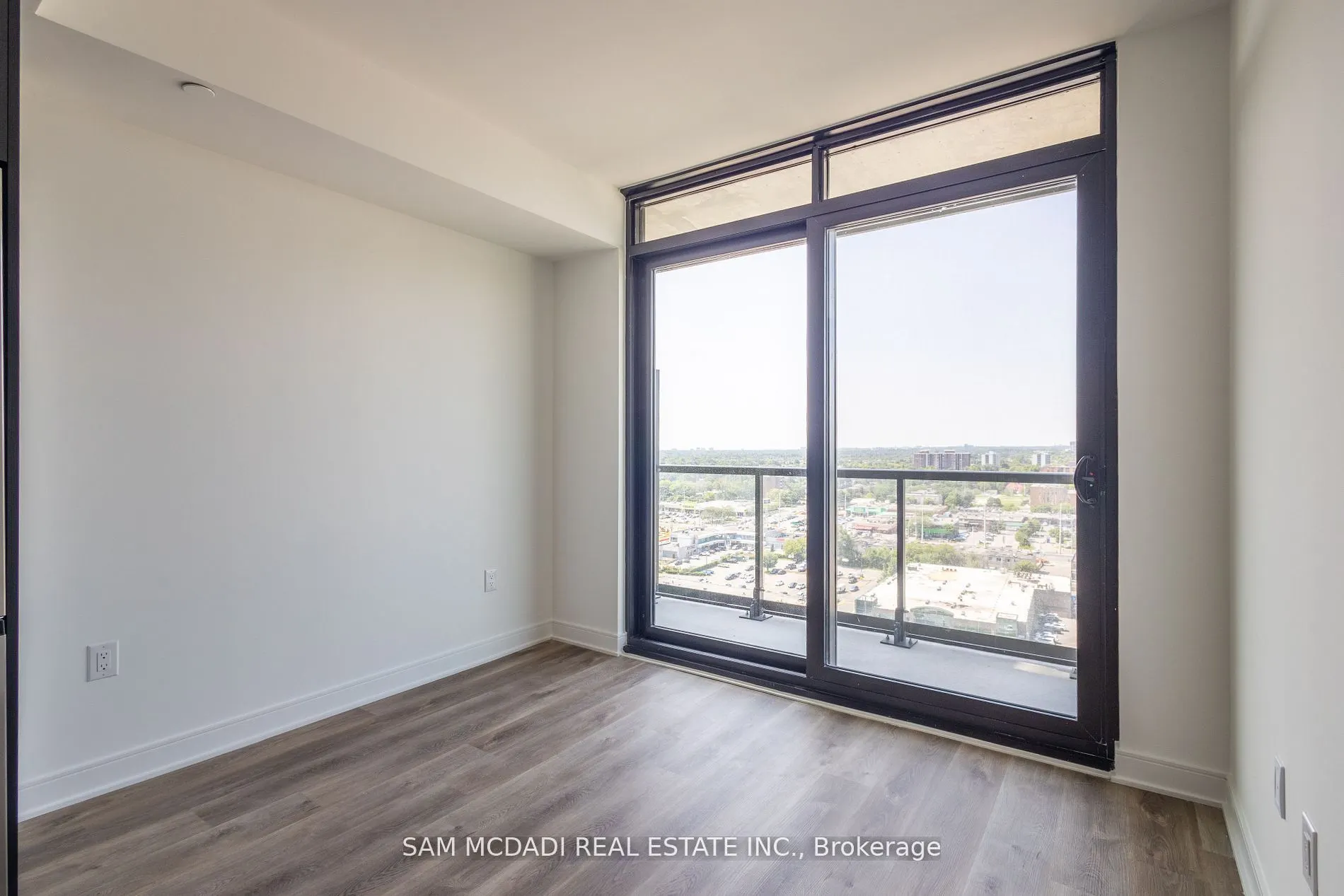 86 Dundas Street E #1517