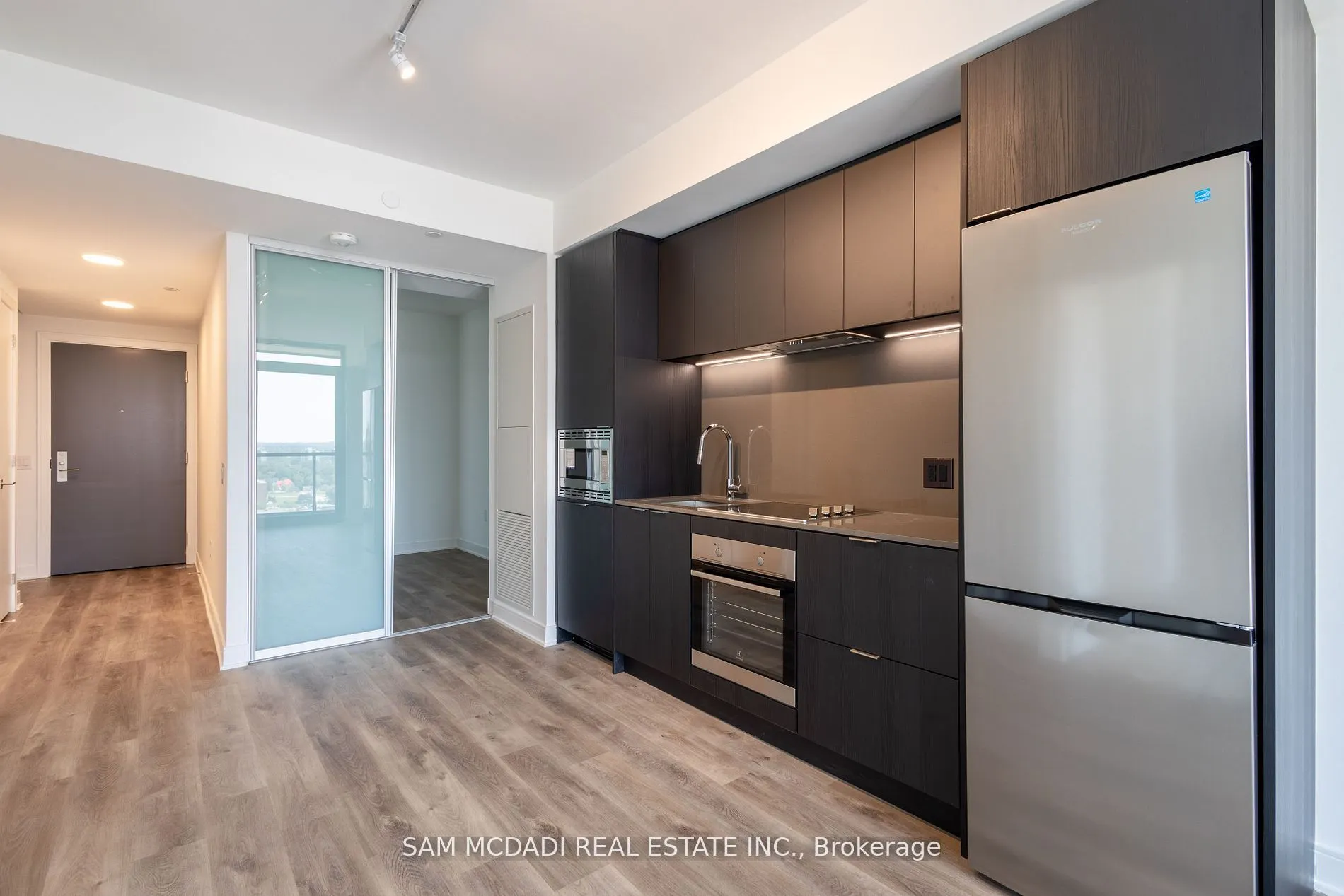 86 Dundas Street E #1517