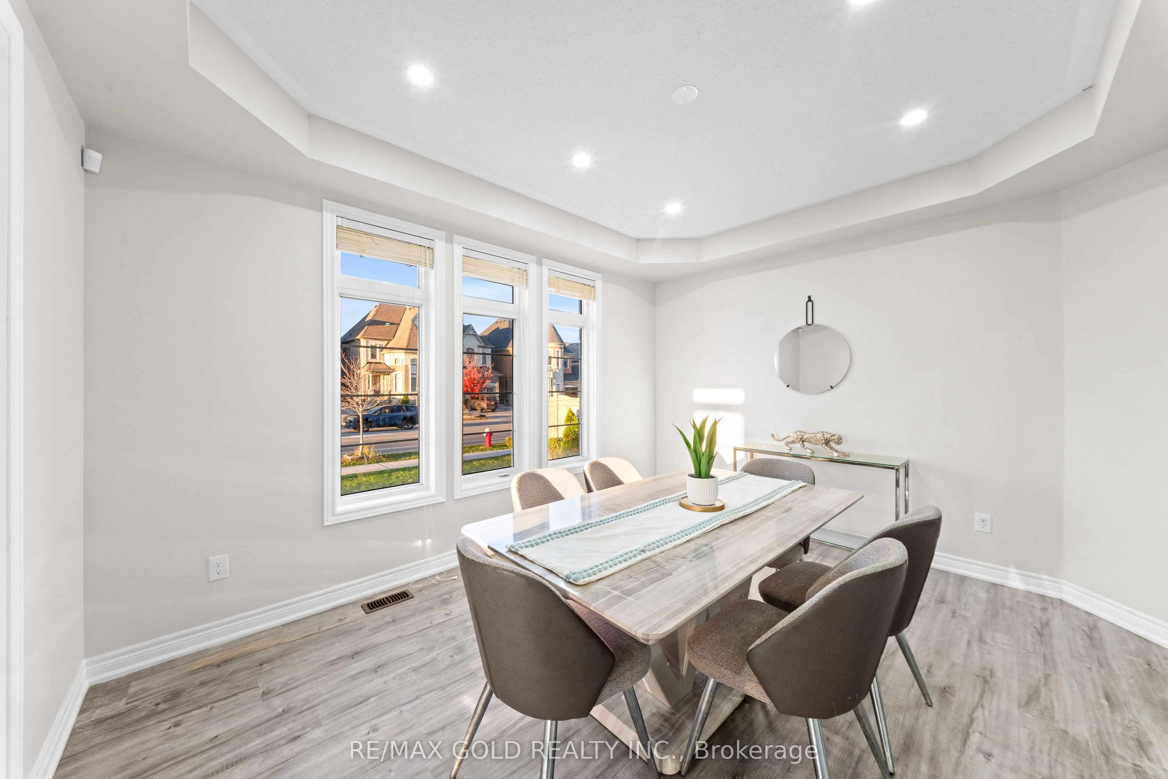 49 Squire Ellis Drive