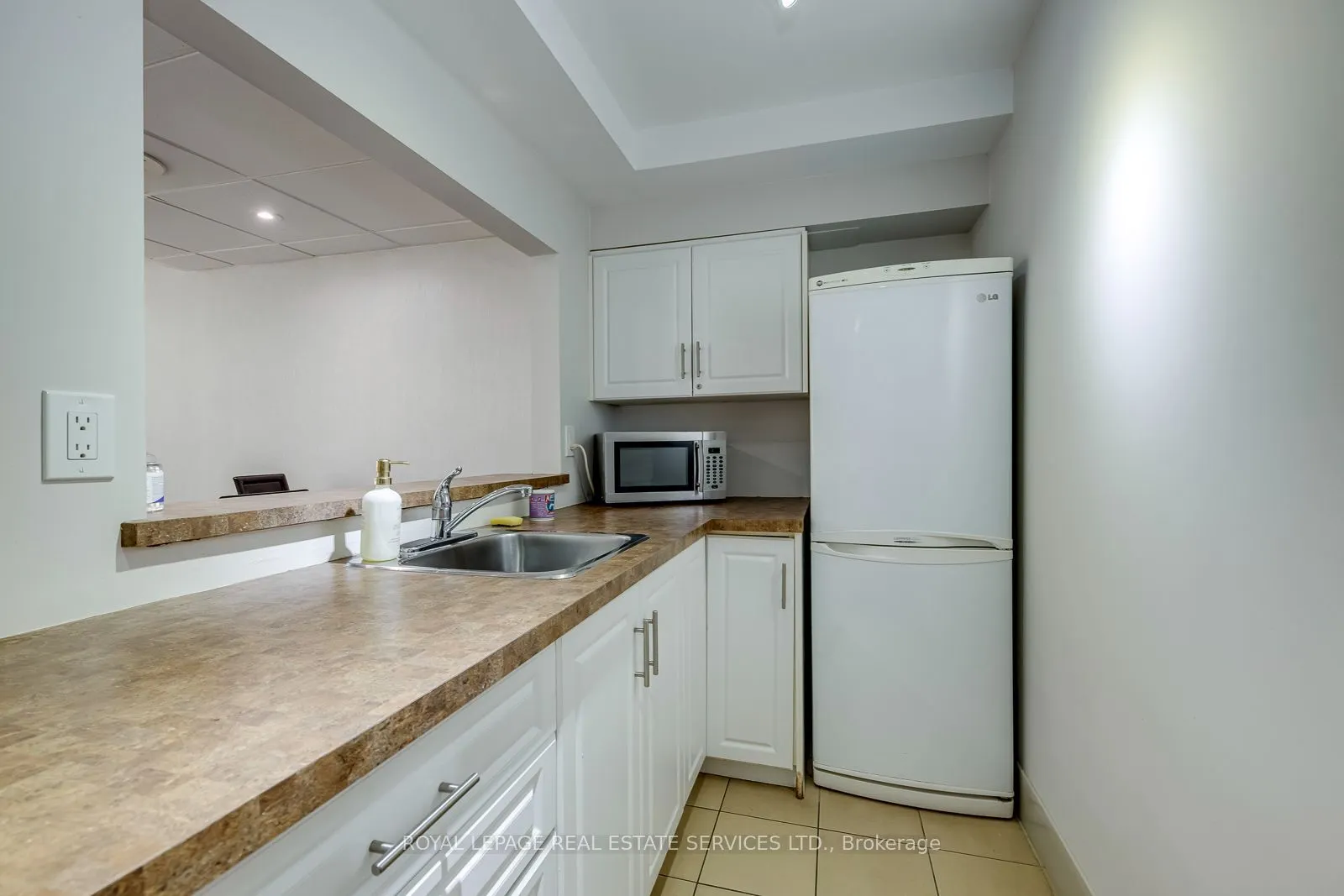 25 Fairview Road W #UPH 02