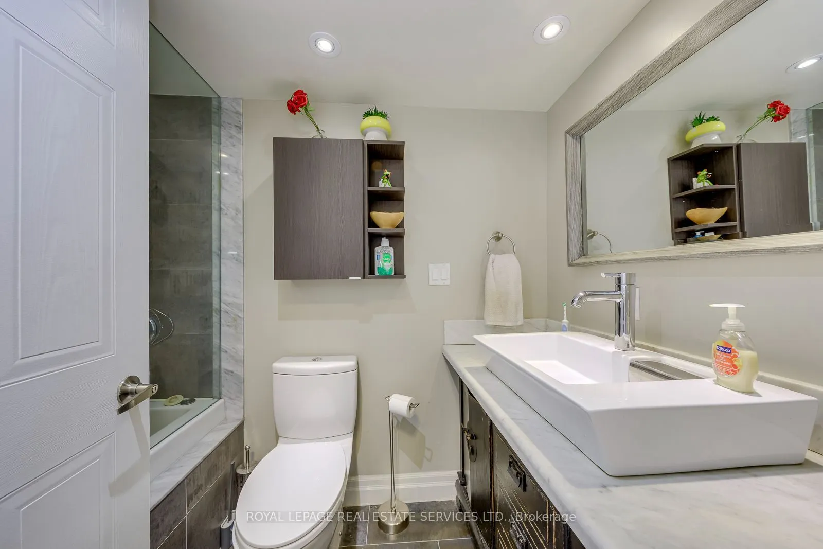 25 Fairview Road W #UPH 02