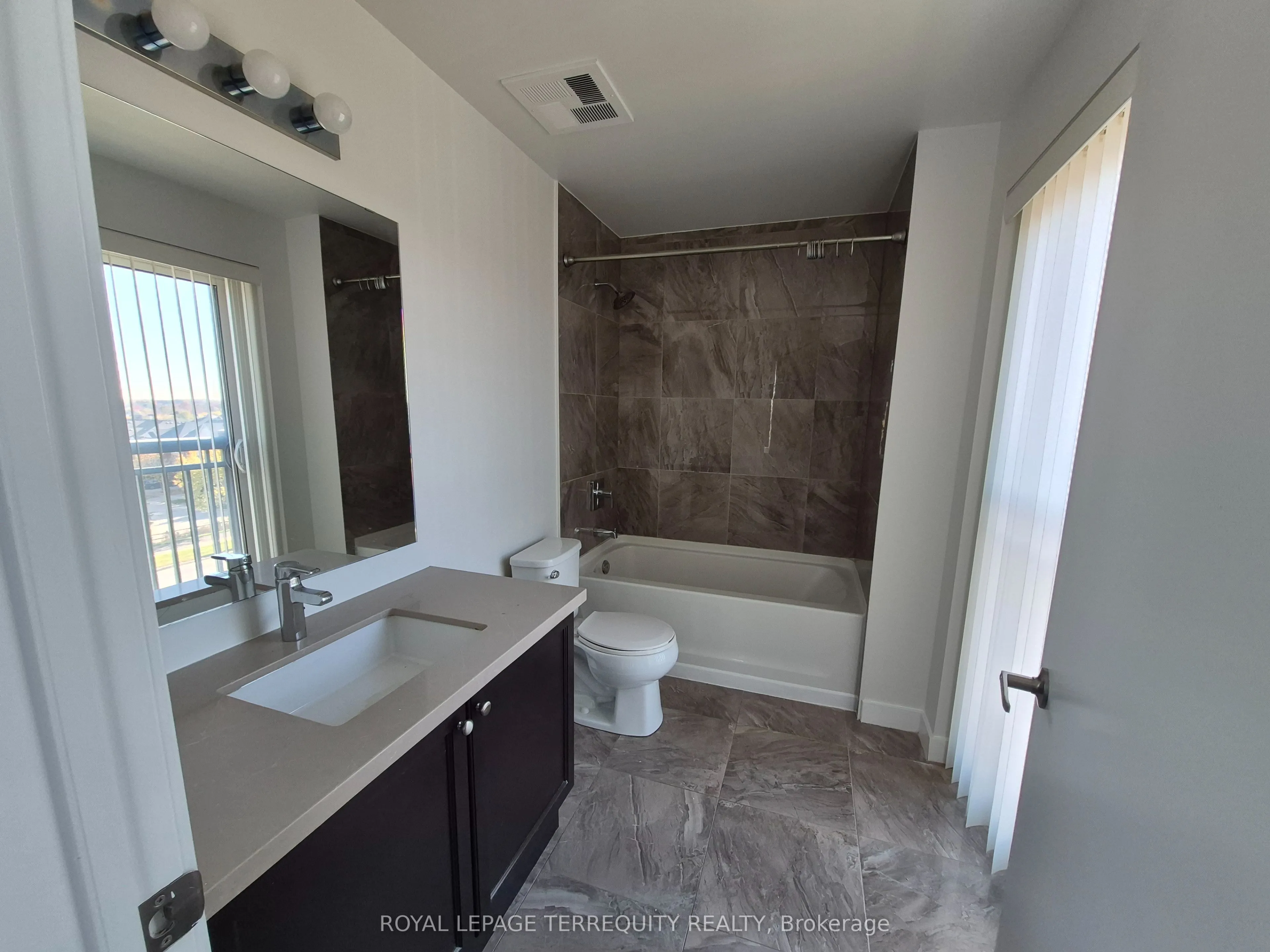 2490 Old Bronte Road #422