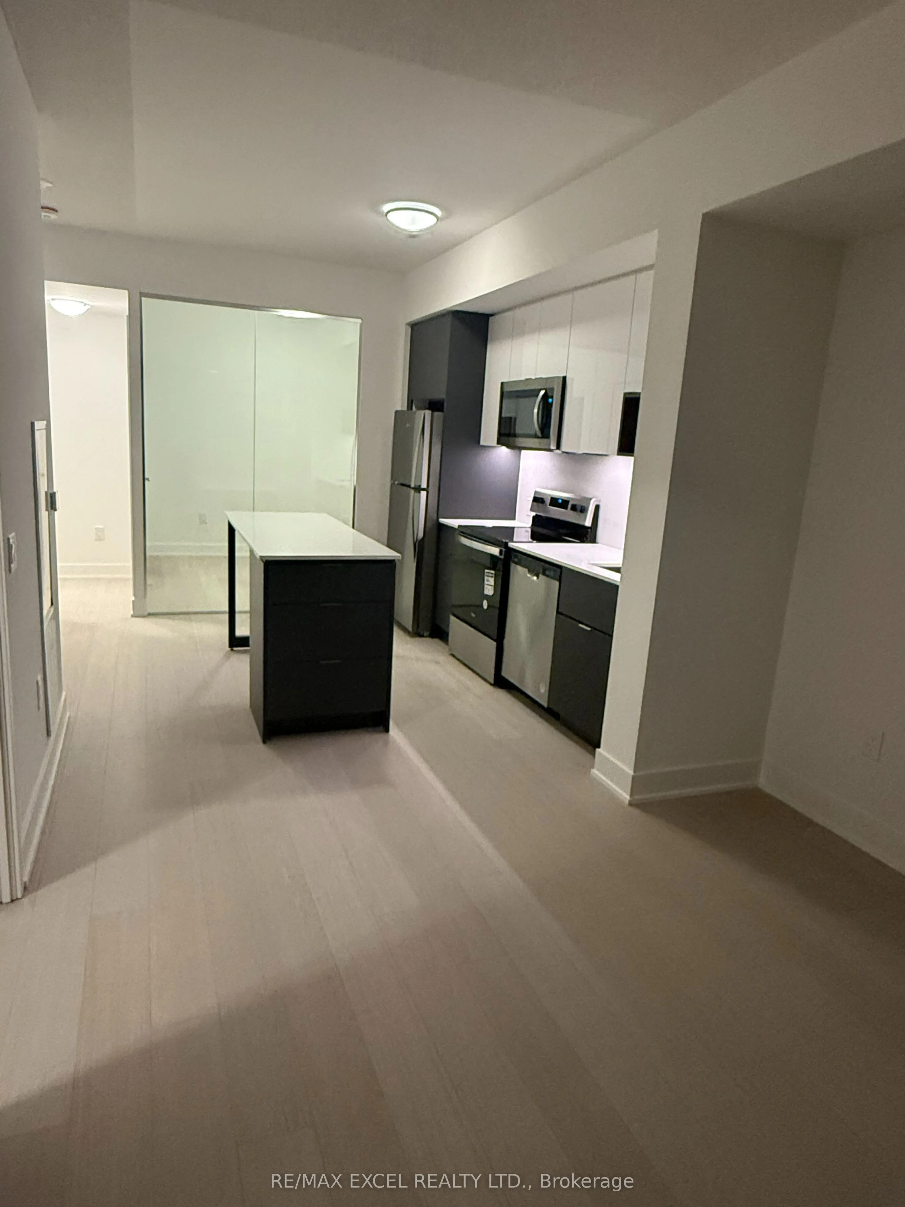 204 Burnhamthorpe Road E #1001