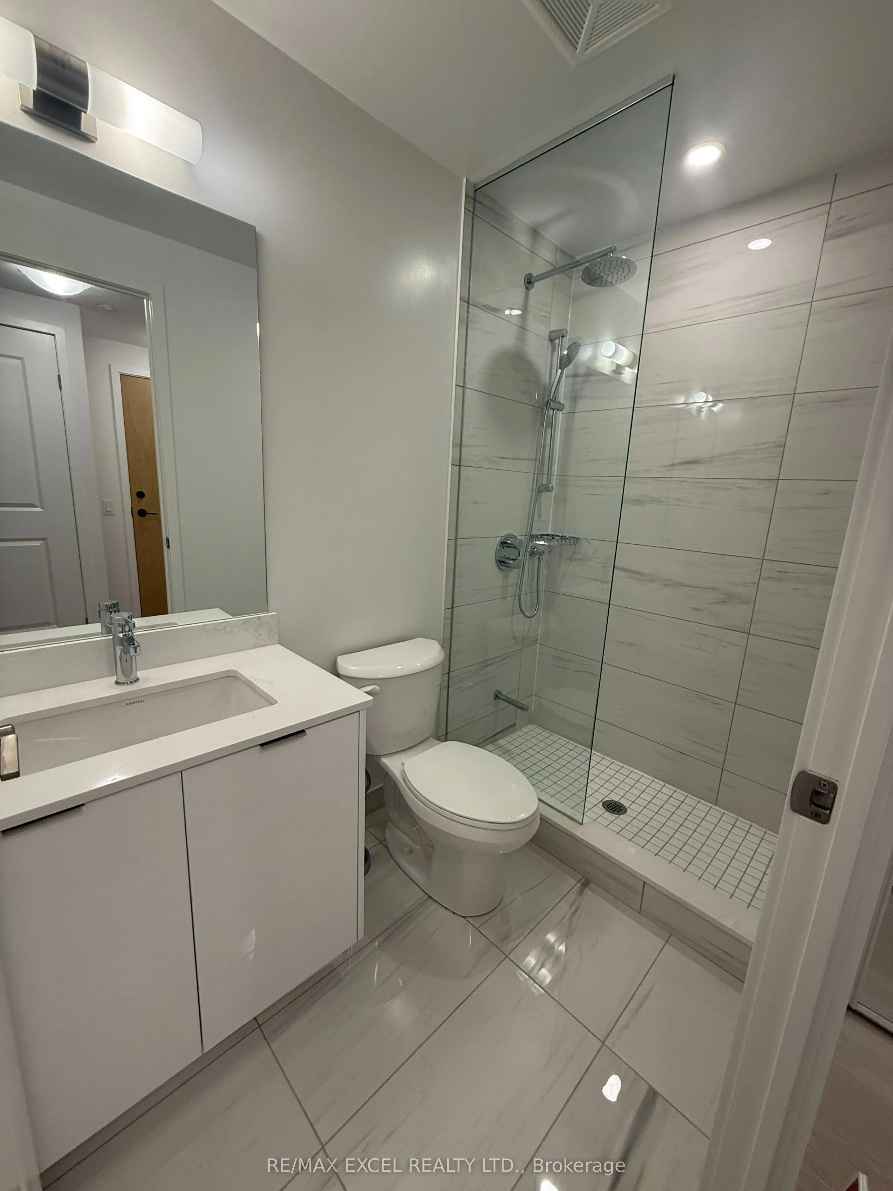 204 Burnhamthorpe Road E #1001