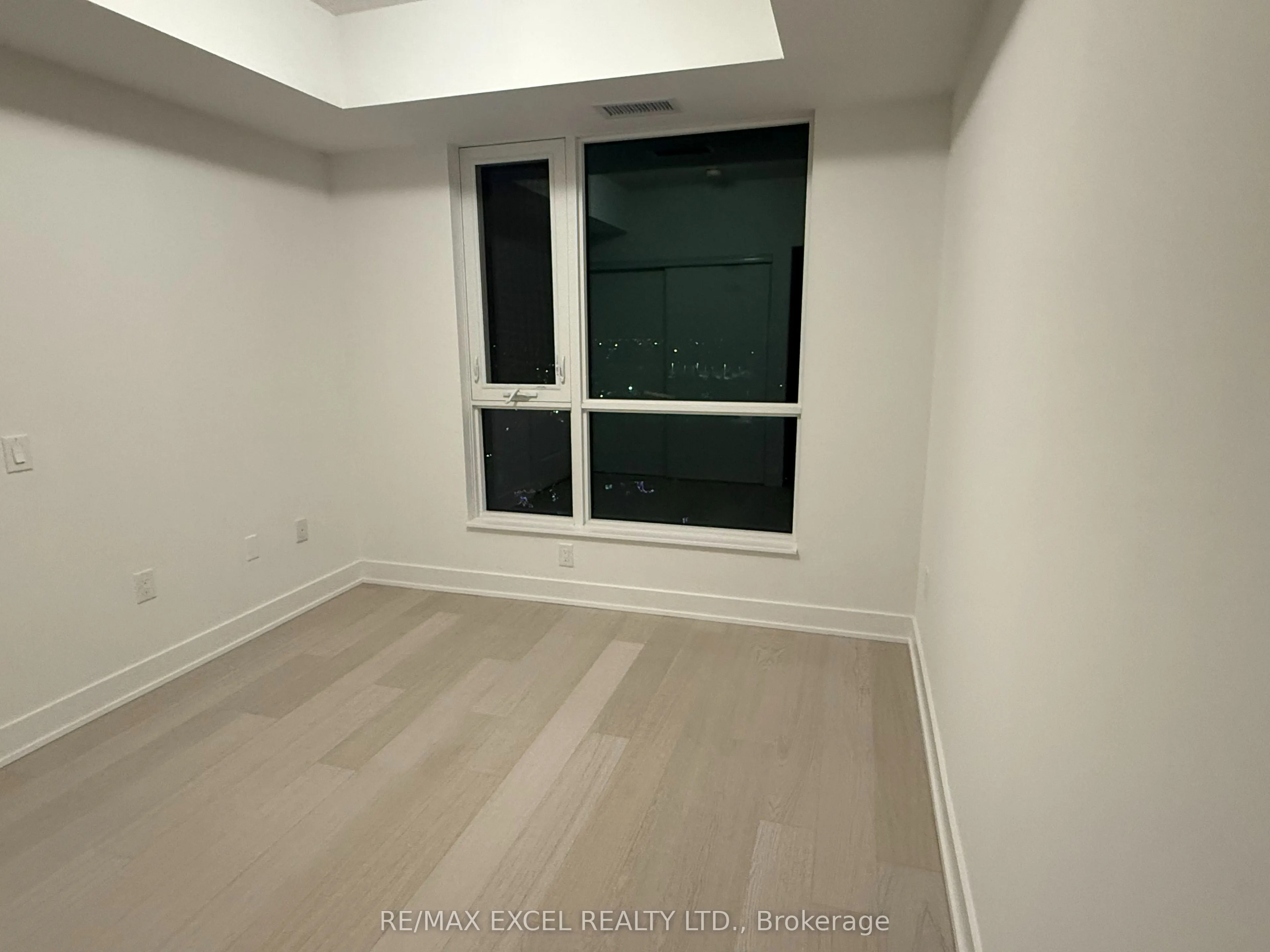204 Burnhamthorpe Road E #1001