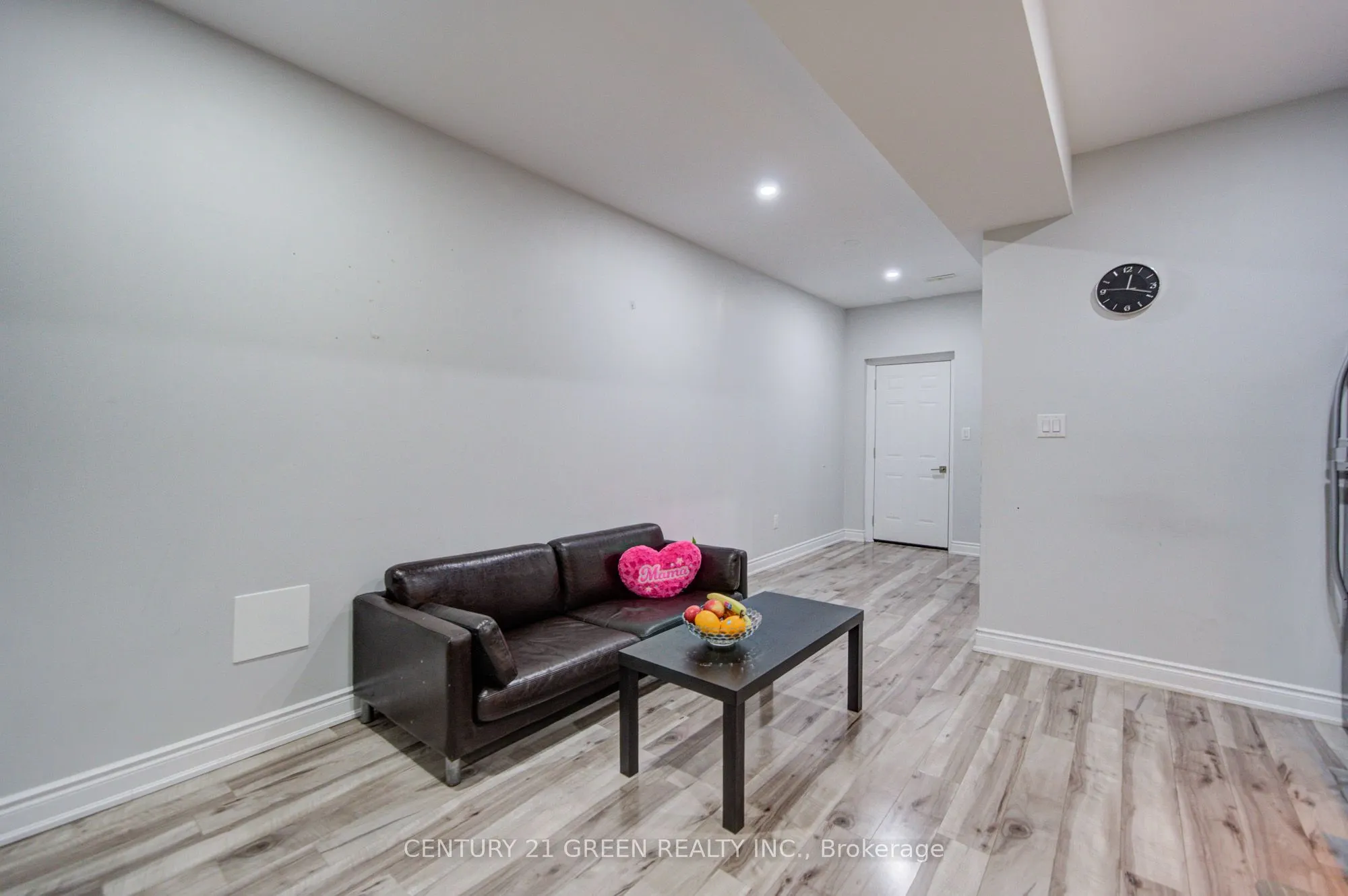 6 Hackwood Heights