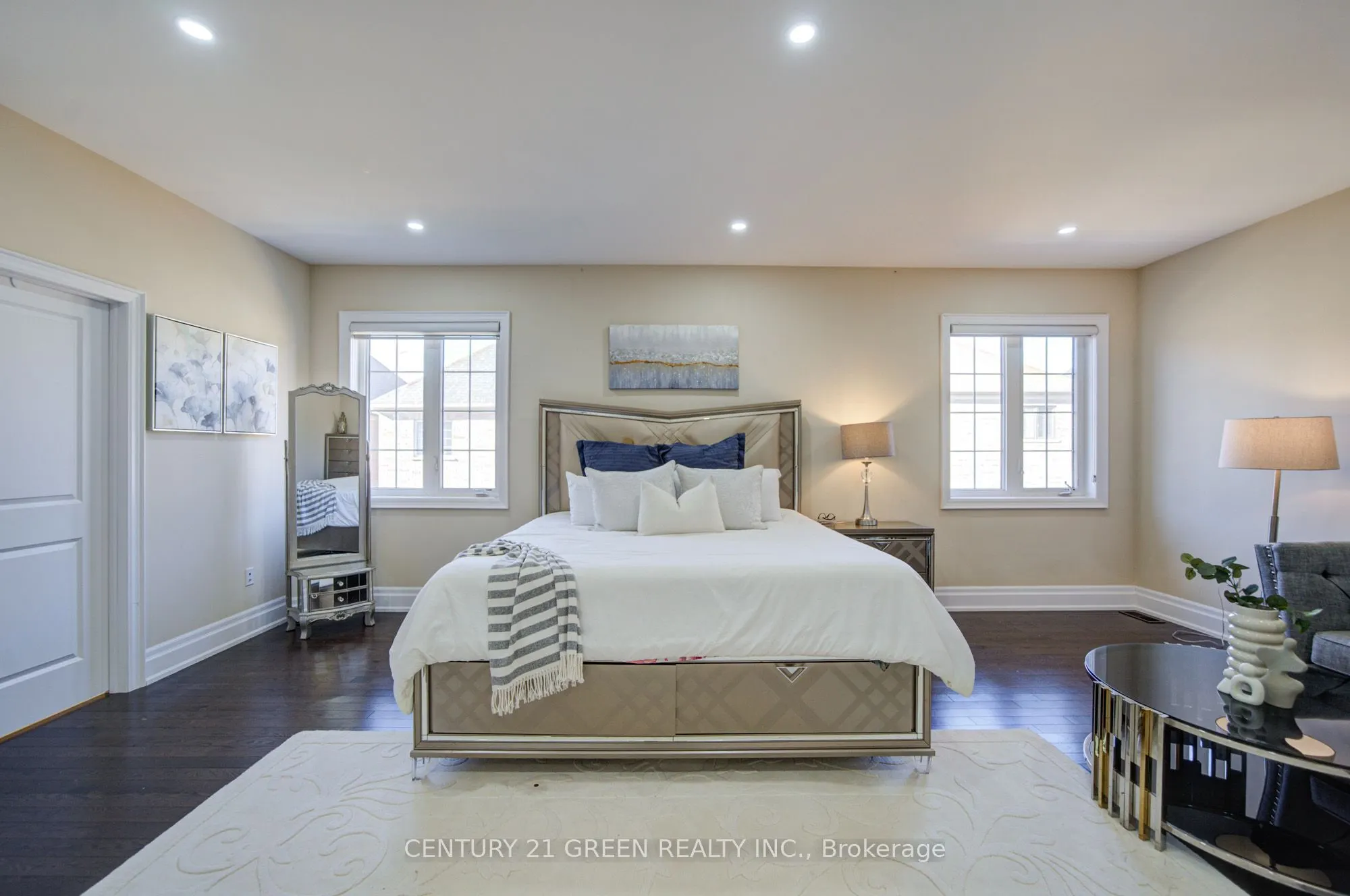 6 Hackwood Heights