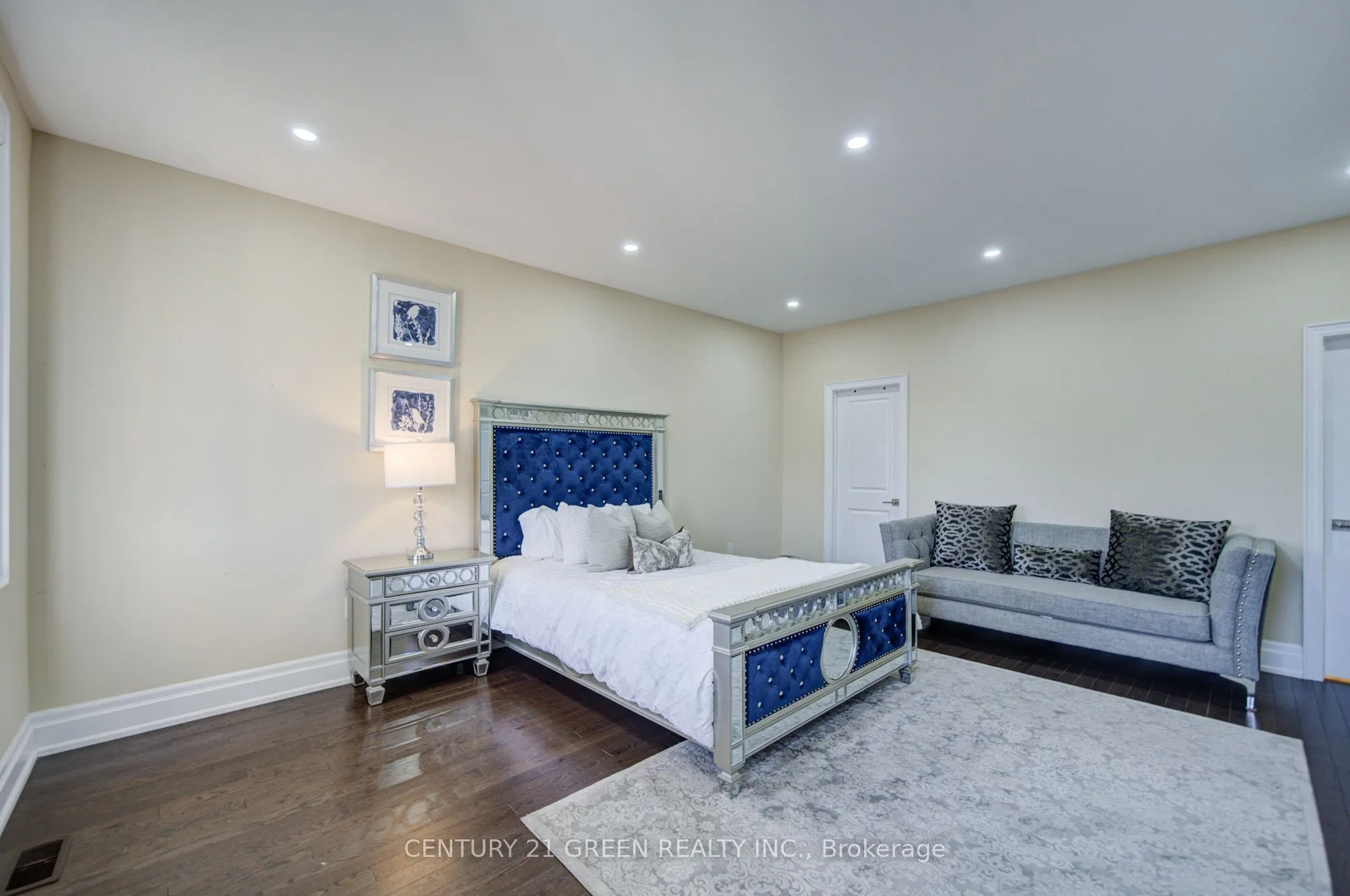6 Hackwood Heights