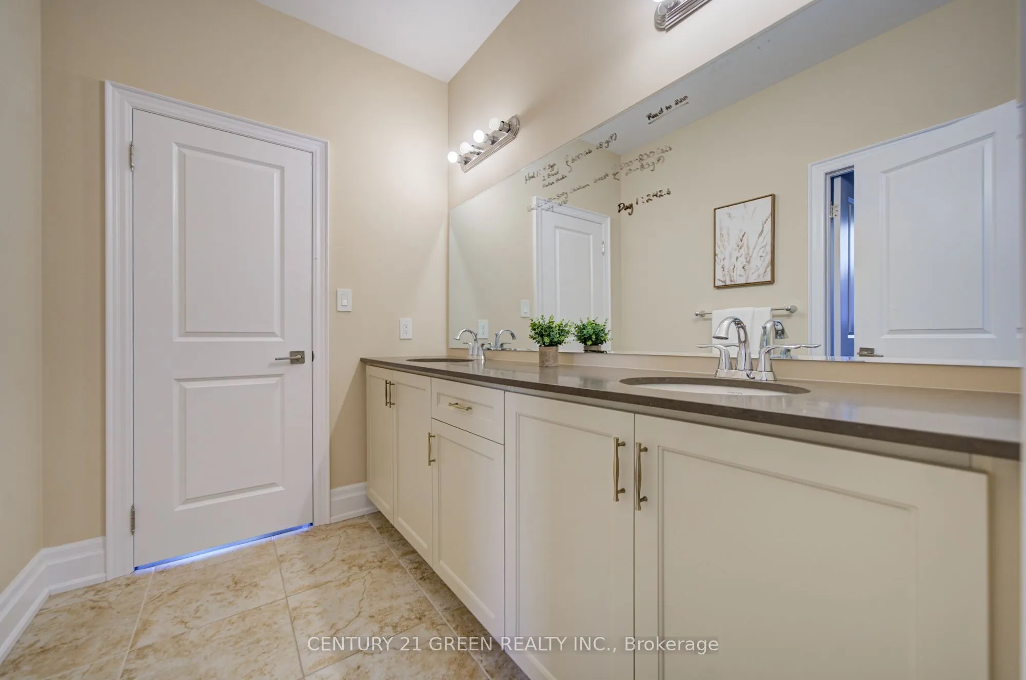 6 Hackwood Heights