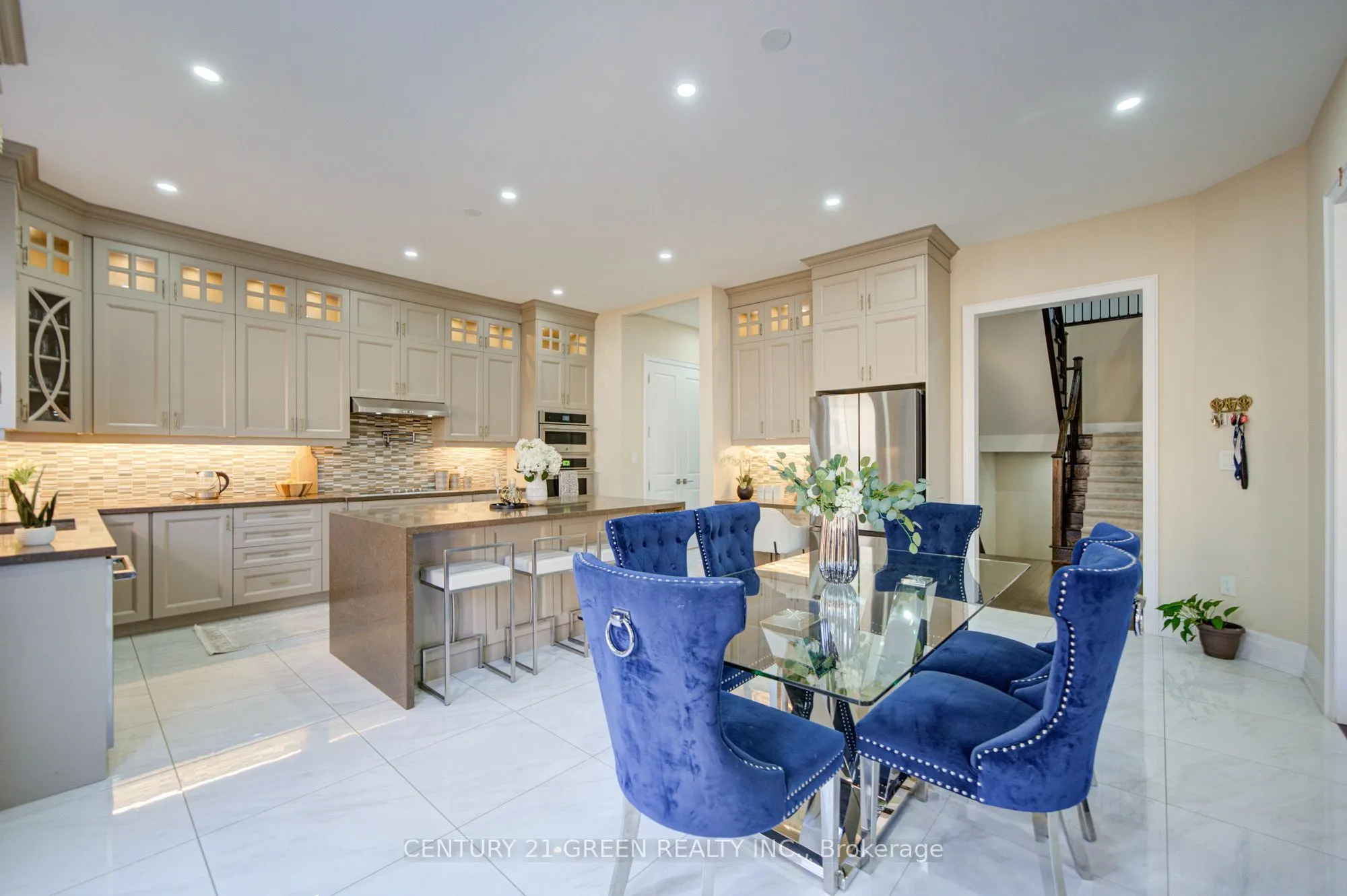 6 Hackwood Heights