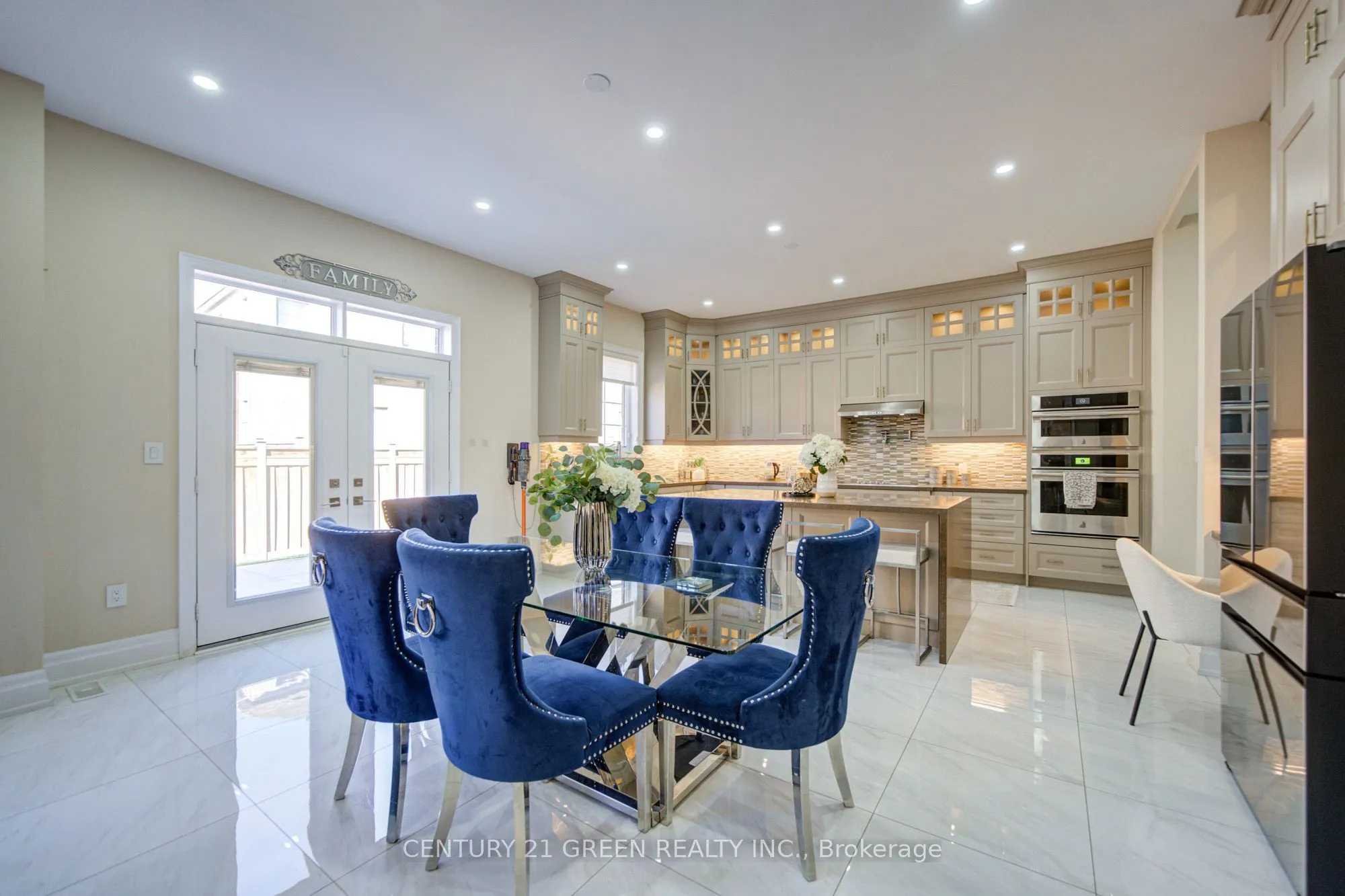 6 Hackwood Heights