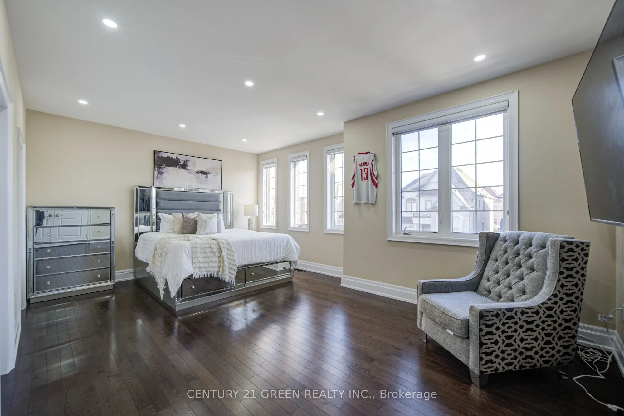 6 Hackwood Heights