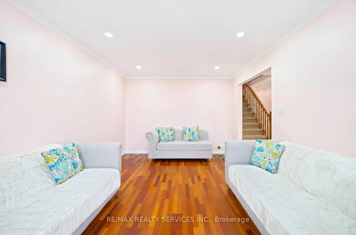5 Nimrod Crescent W