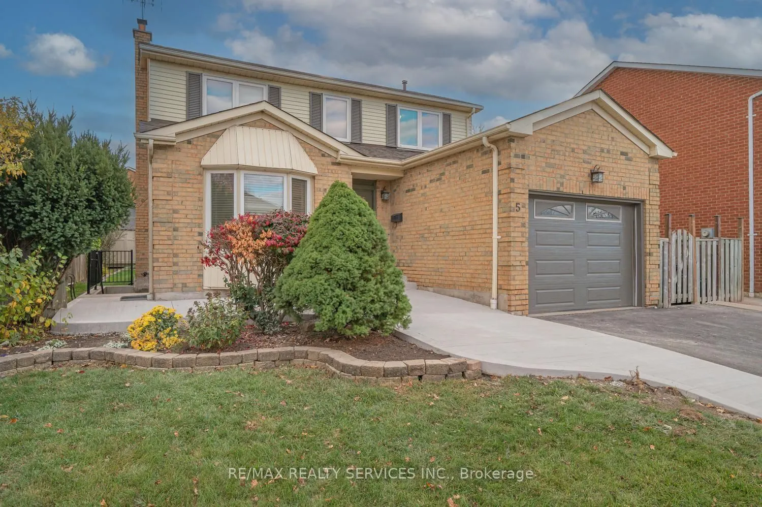 5 Nimrod Crescent W