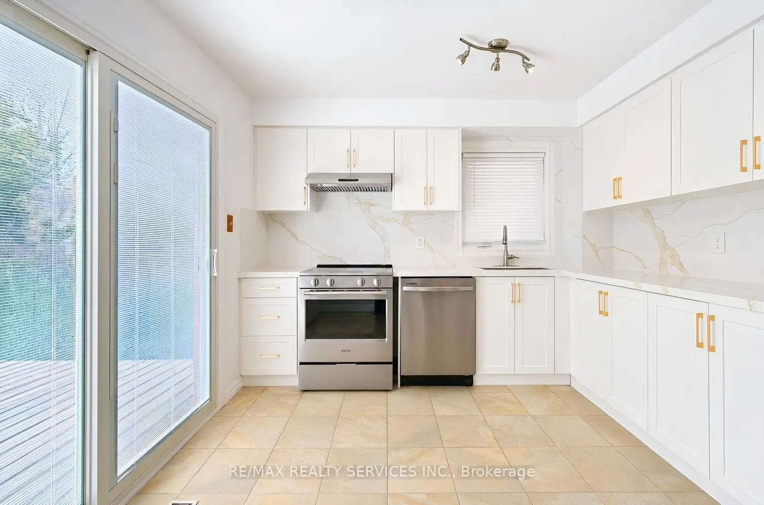 5 Nimrod Crescent W